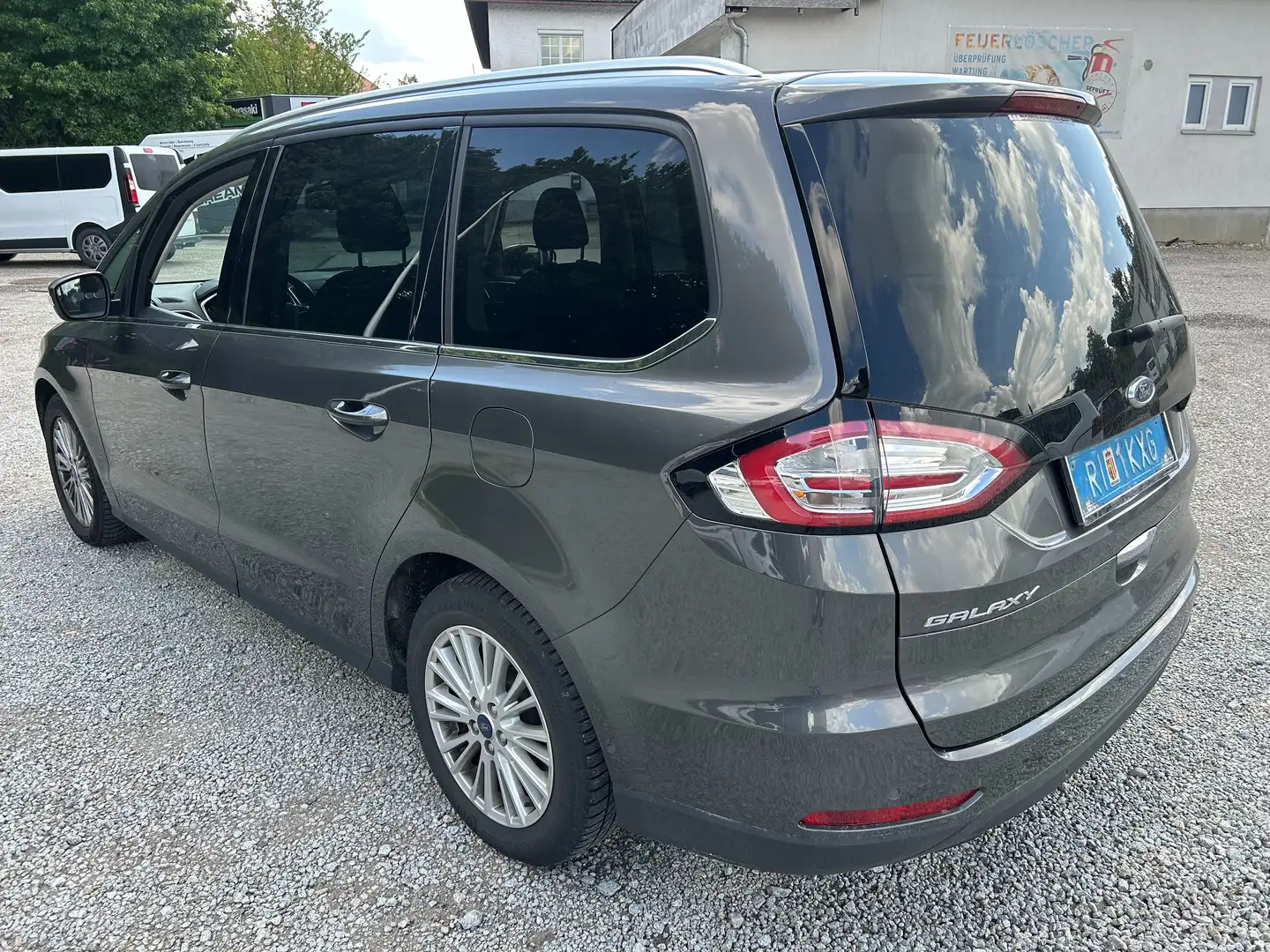 Ford Galaxy 2,0 TDCi Titanium Start/Stop/1.BESITZ Grau - 2