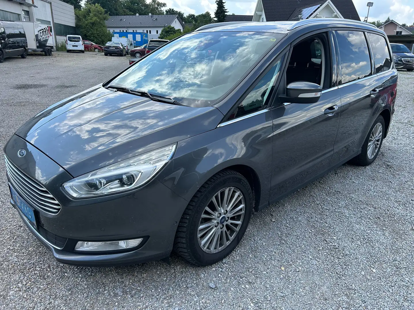 Ford Galaxy 2,0 TDCi Titanium Start/Stop/1.BESITZ Grau - 1