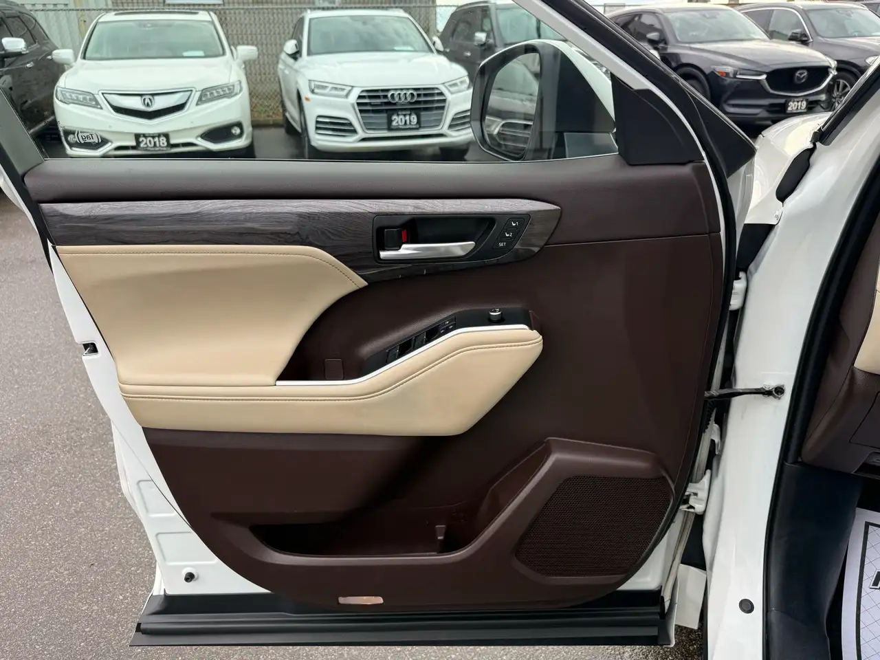 Toyota Highlander снимка Toyota Highlander