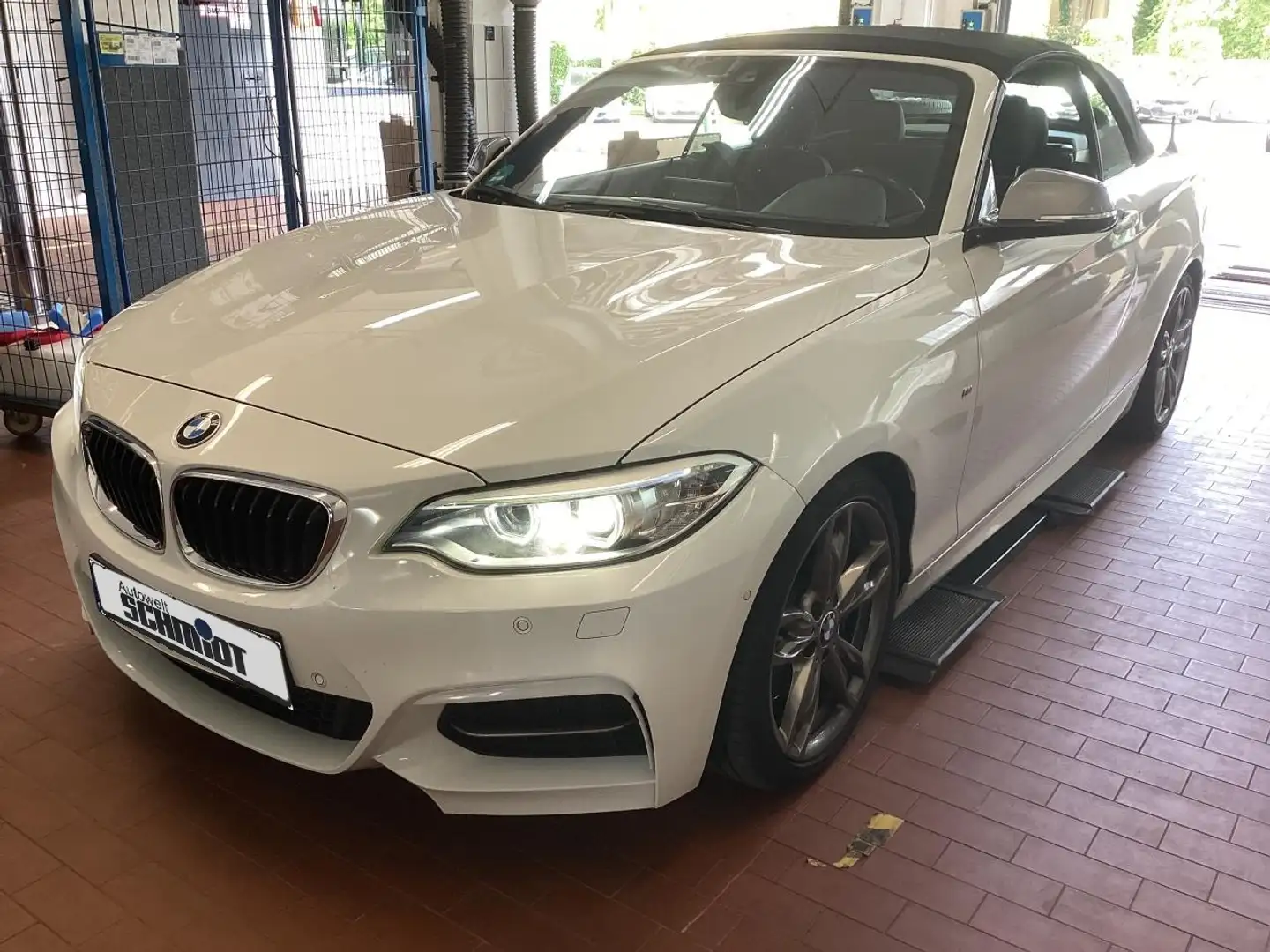 BMW 240 M240i Cabrio Innovationsp. + GARANTIE Wit - 1