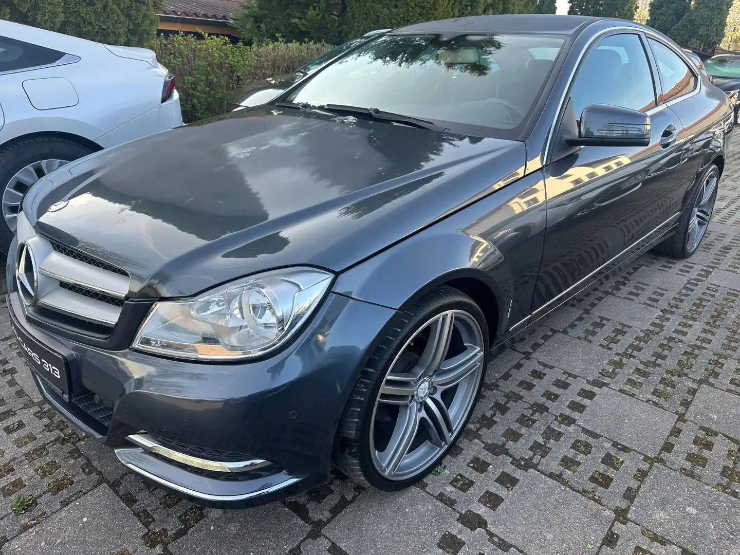 Mercedes-Benz C 180 Coupé Automatik Grau - 1