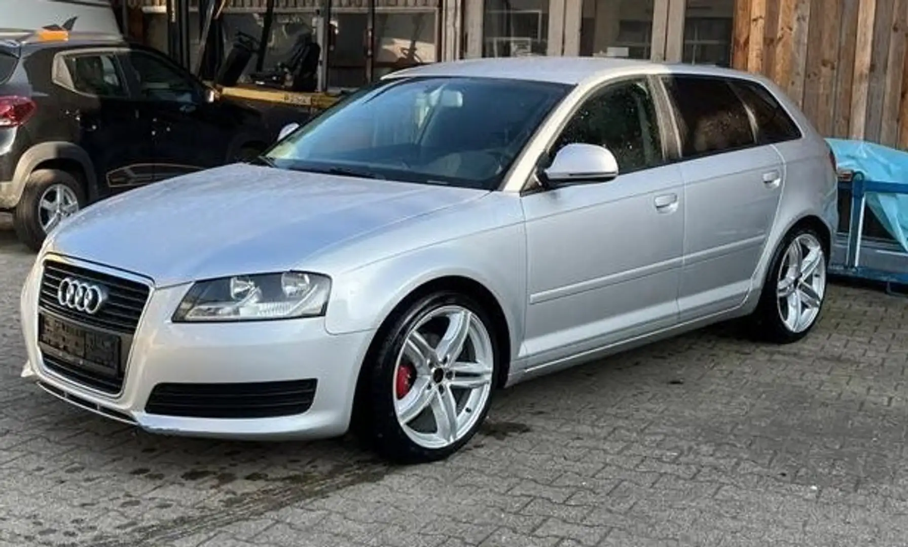 Audi A3 1.6 Sportback Ambiente *Klimakompressor defekt* Srebrny - 2