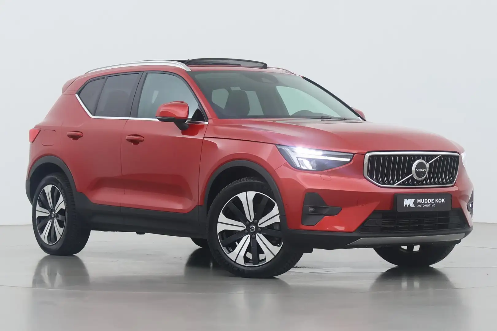 Volvo XC40 T4 Plug-in hybrid Ultimate Bright | Leder | Panora Roşu - 1