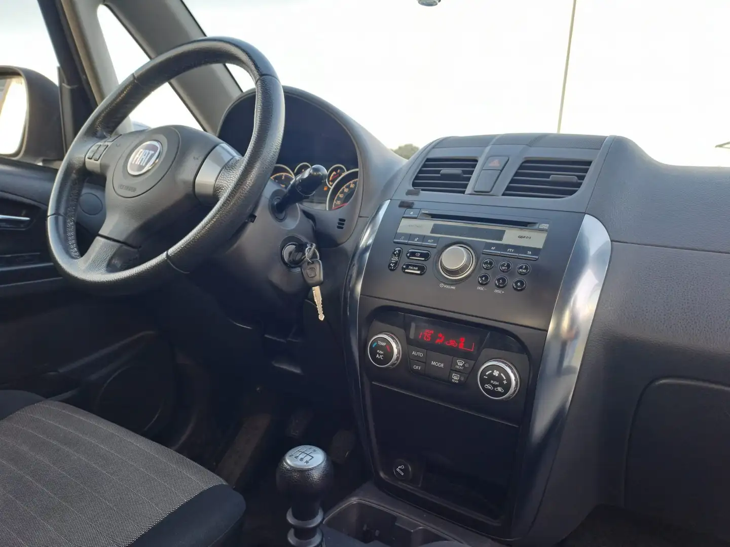 Fiat Sedici 2.0 mjt Dynamic 4x4 Beyaz - 2