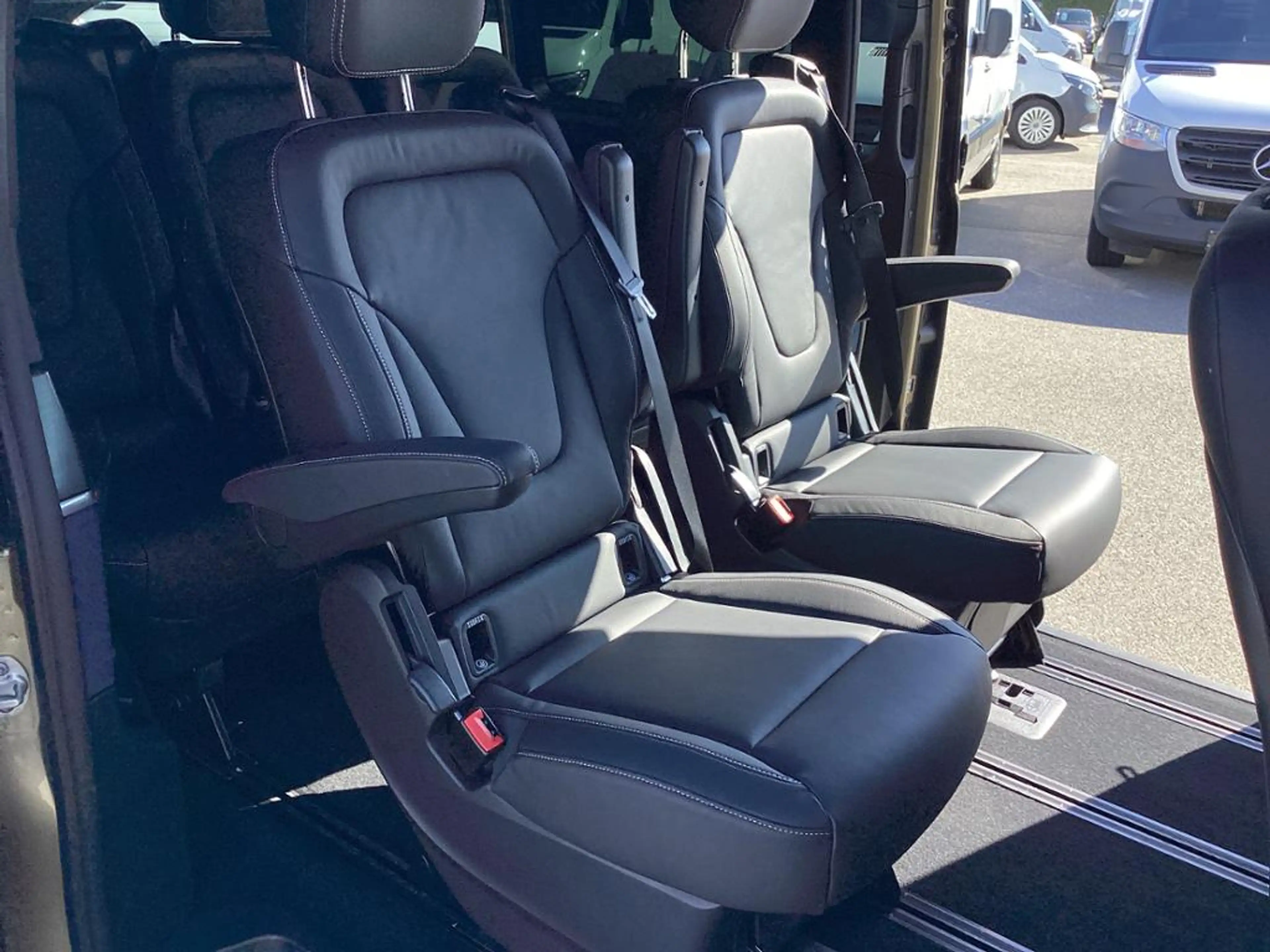 Mercedes-Benz EQV 300 AVANTGARDE lang AIRMATIC Memory Sitzklima — photo 12