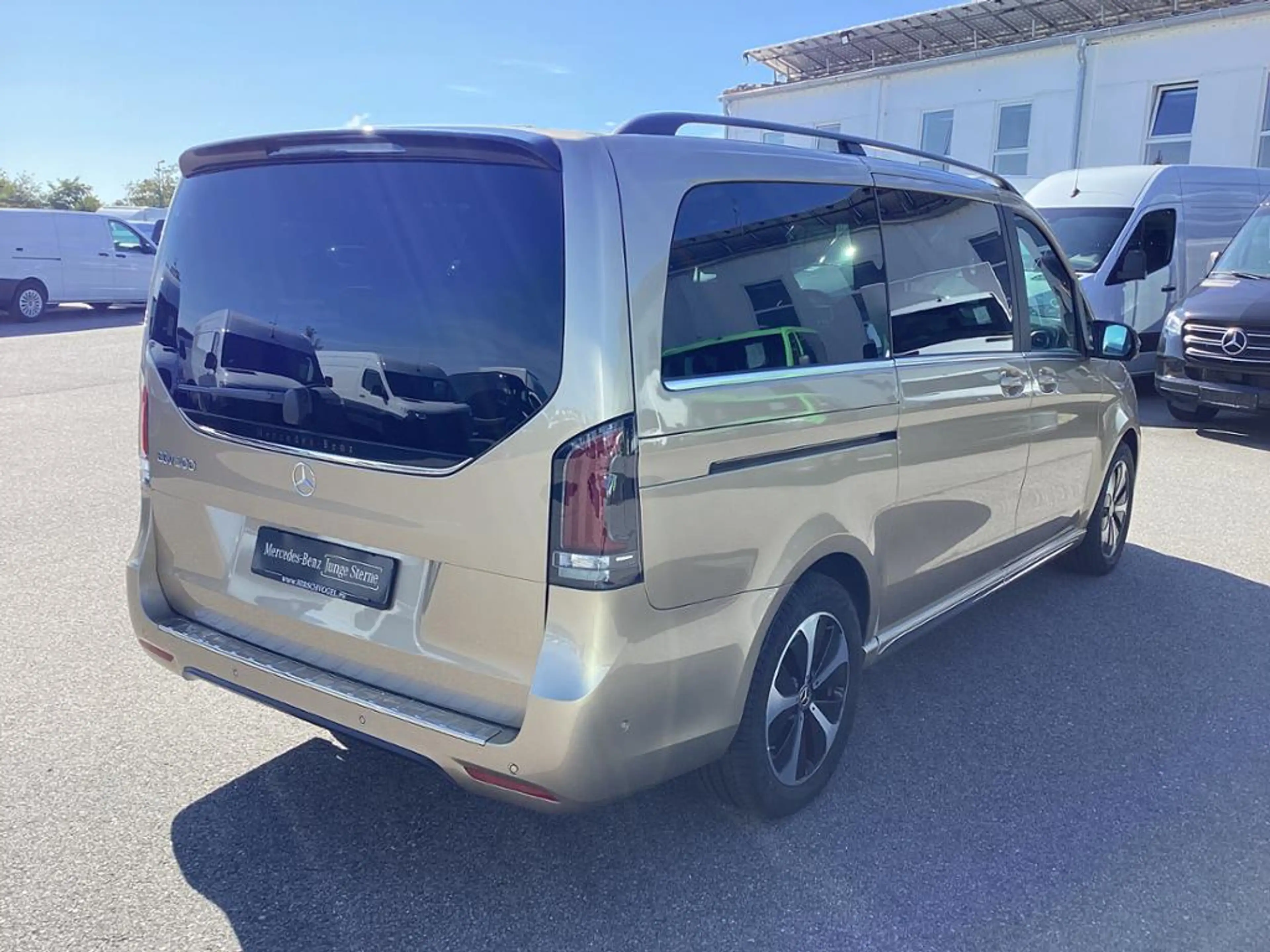 Mercedes-Benz EQV 300 AVANTGARDE lang AIRMATIC Memory Sitzklima — photo 5