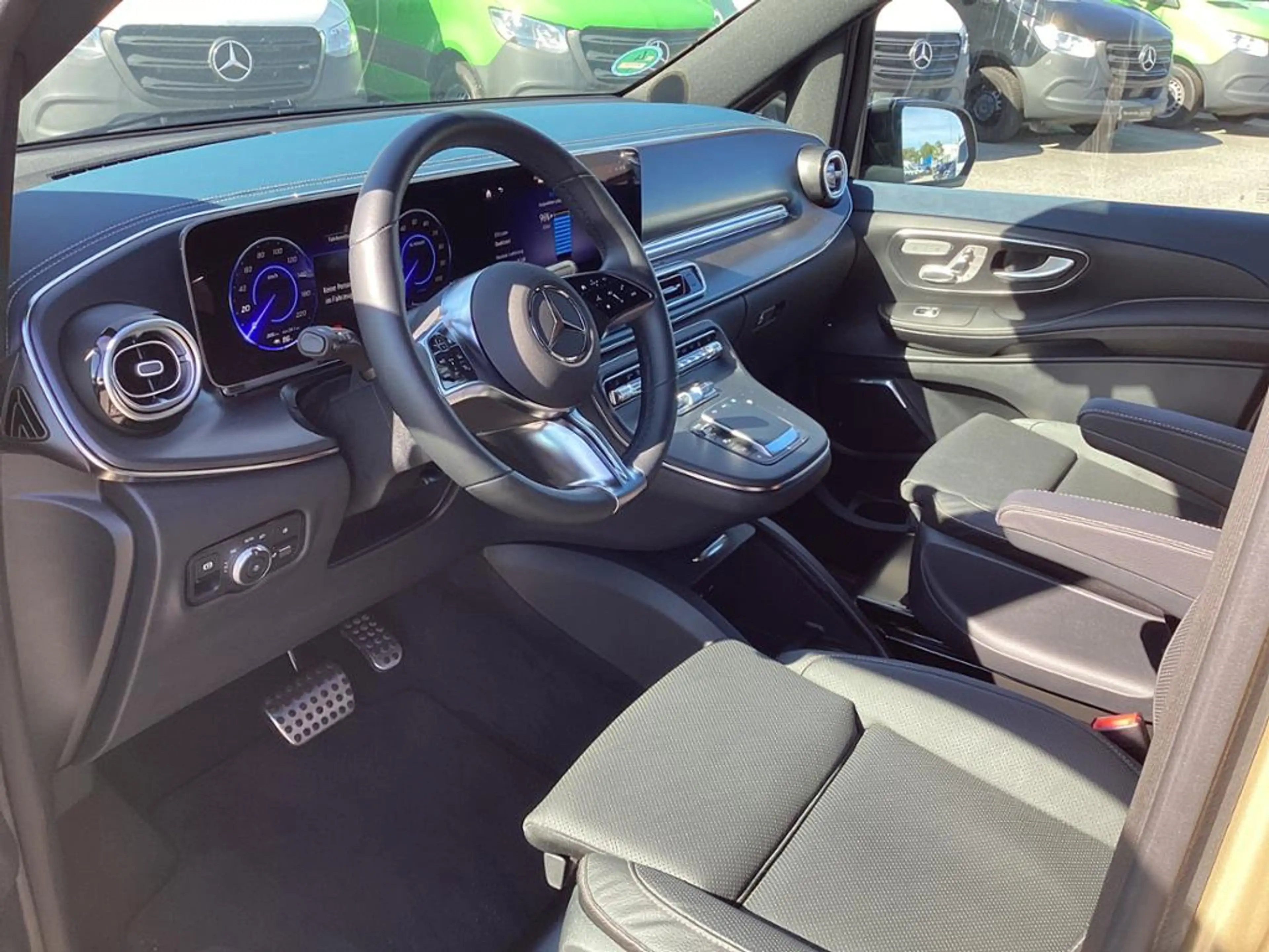 Mercedes-Benz EQV 300 AVANTGARDE lang AIRMATIC Memory Sitzklima — photo 8