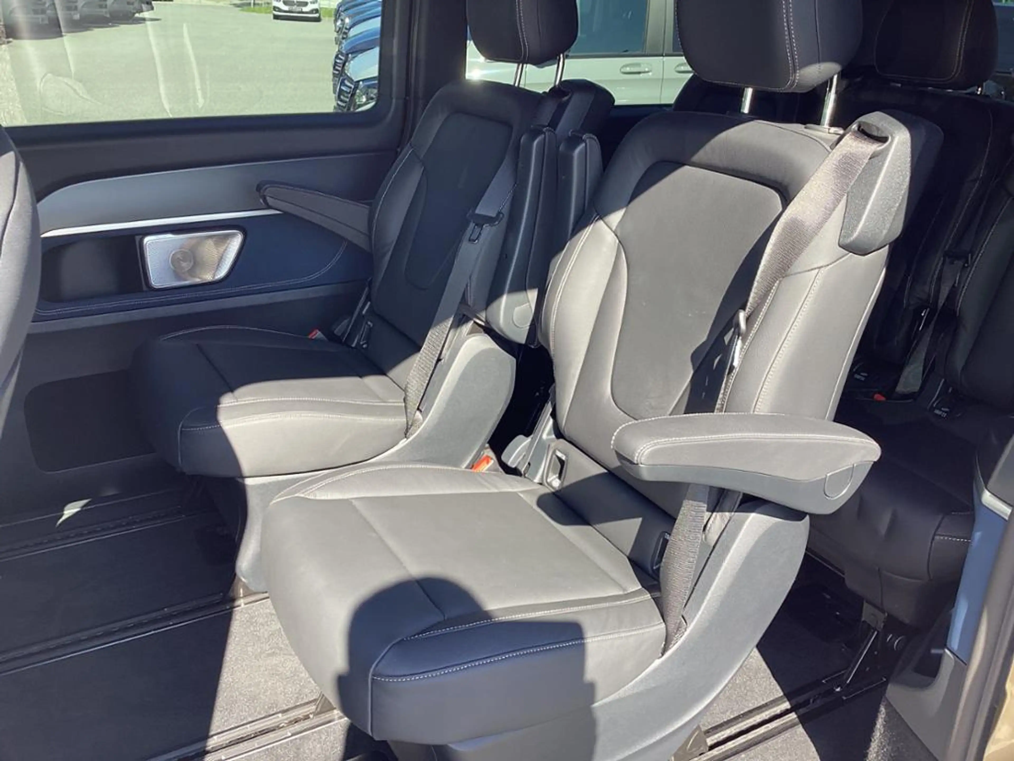 Mercedes-Benz EQV 300 AVANTGARDE lang AIRMATIC Memory Sitzklima — photo 11