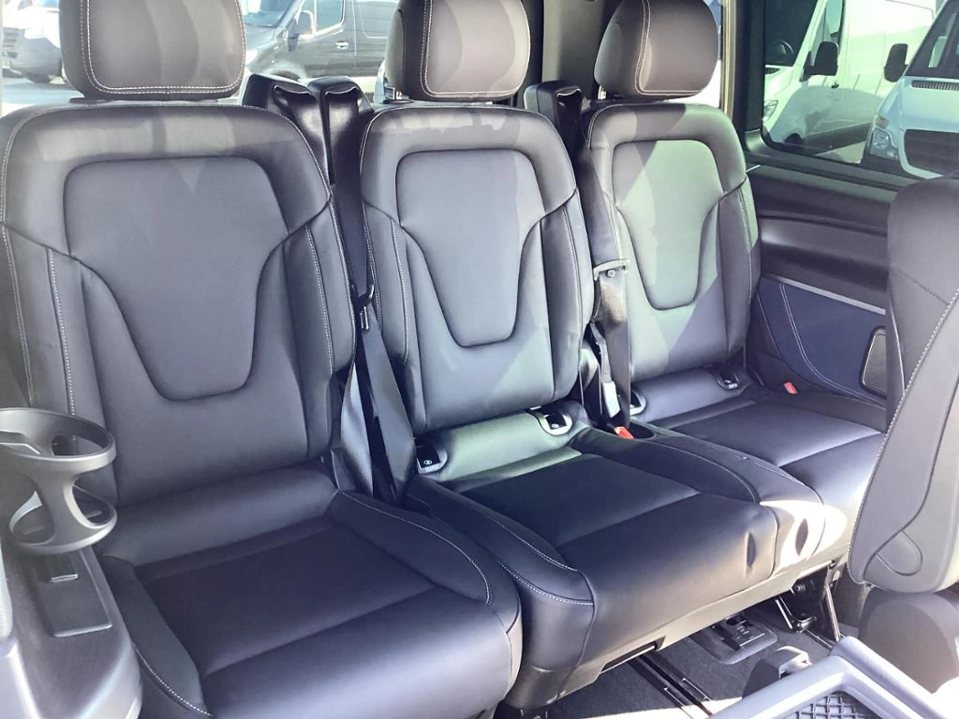 Mercedes-Benz EQV 300 AVANTGARDE lang AIRMATIC Memory Sitzklima — photo 13