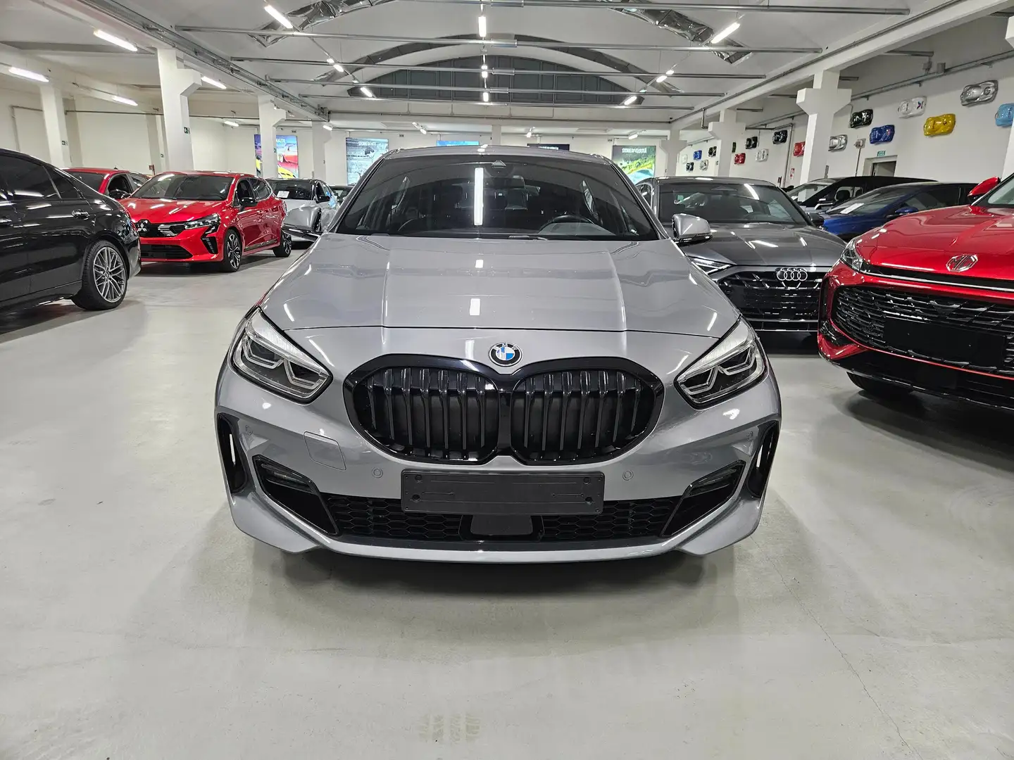 BMW 118 118i Msport 136cv auto Grau - 2