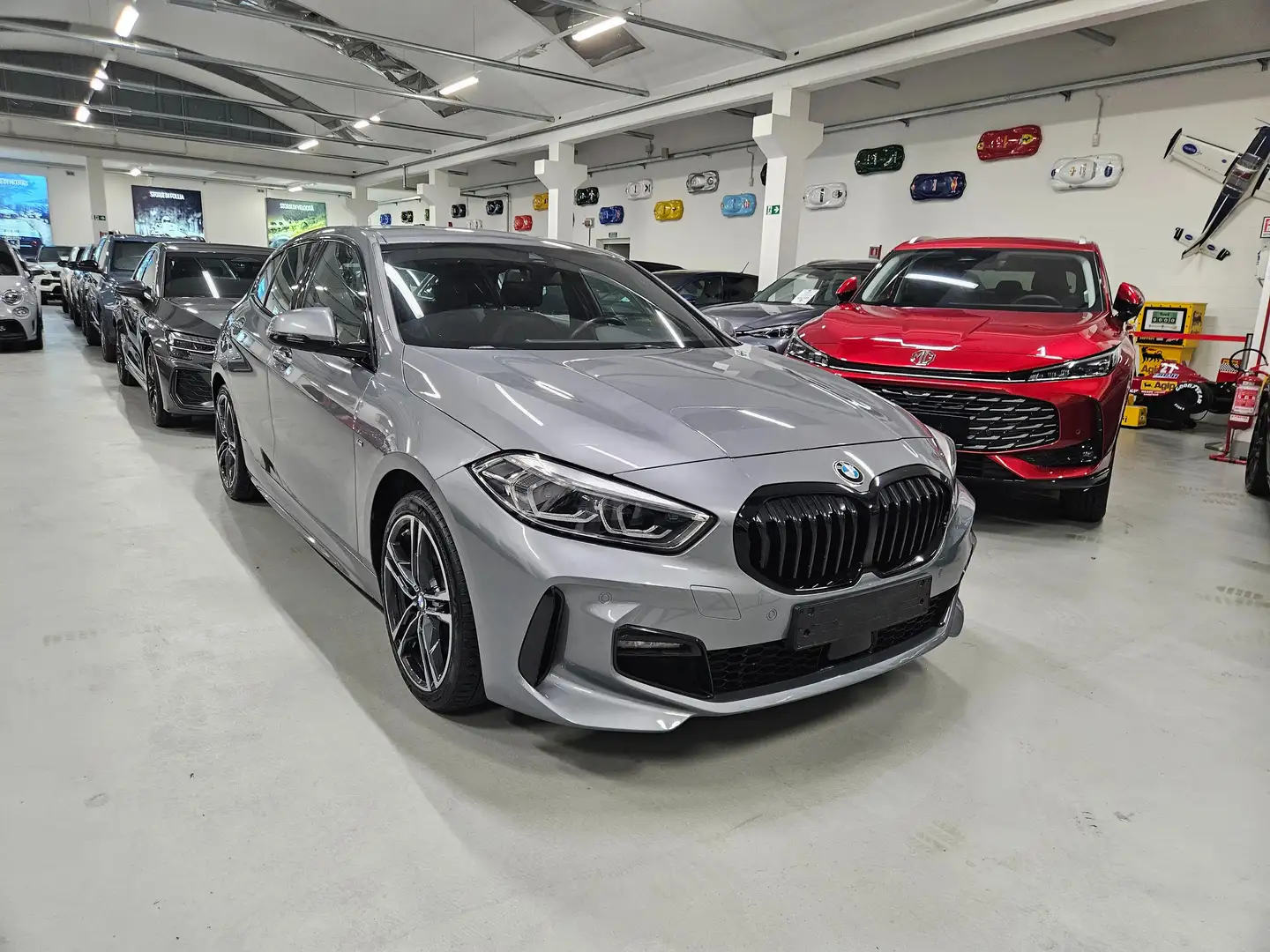 BMW 118 118i Msport 136cv auto Grau - 1