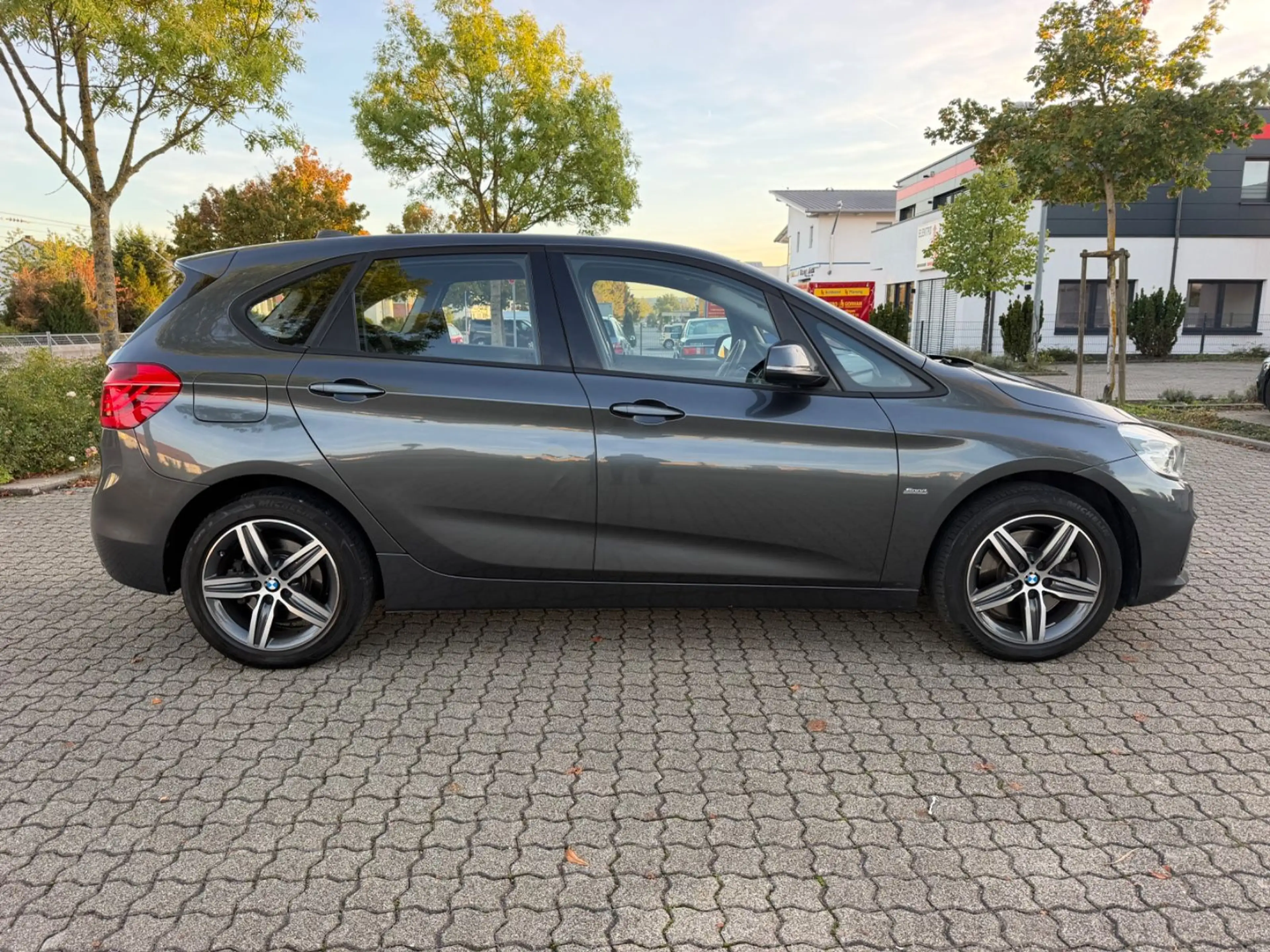 BMW 225 i xDrive Active Tourer Sport Line*AUTOM*NAVI* — photo 4
