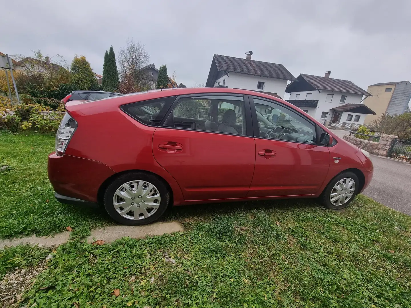 Toyota Prius Prius (Hybrid)Sol - 2