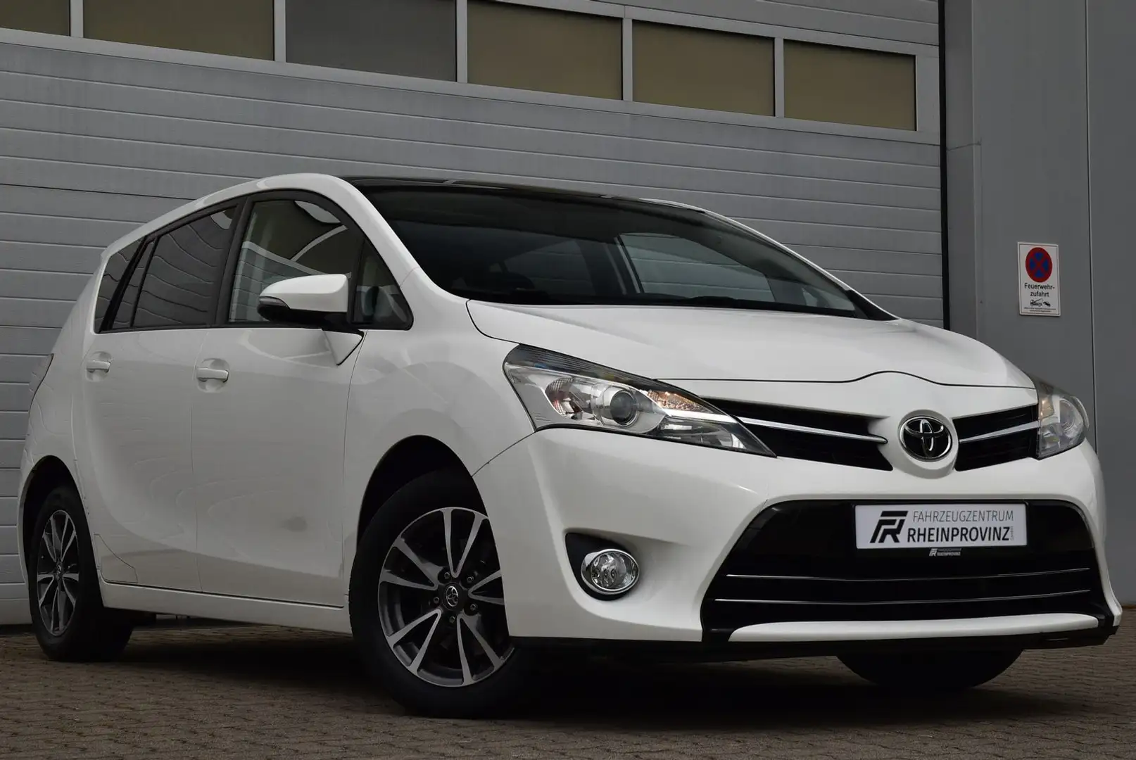 Toyota Verso Life AHK/Pano./Kamera/Klima/Tüv neu Weiß - 1