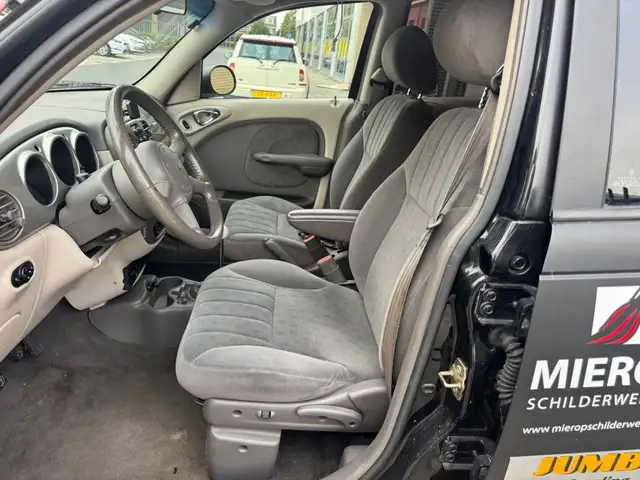Chrysler PT Cruiser view 10