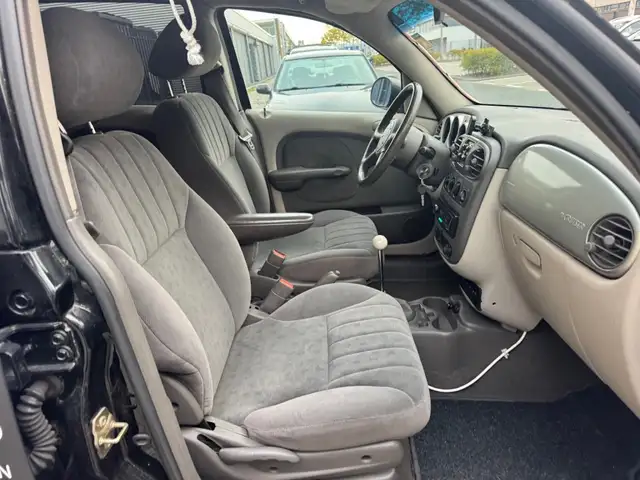Chrysler PT Cruiser view 9
