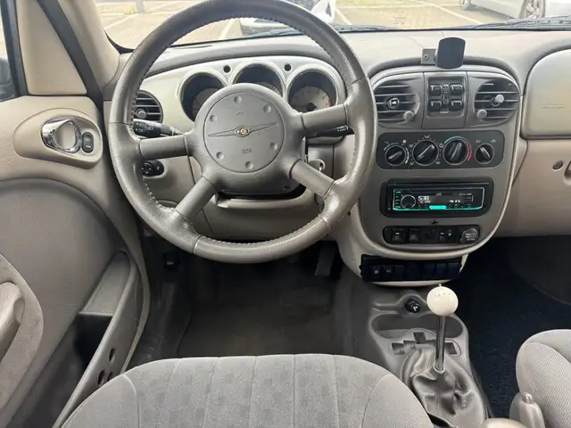 Chrysler PT Cruiser view 2