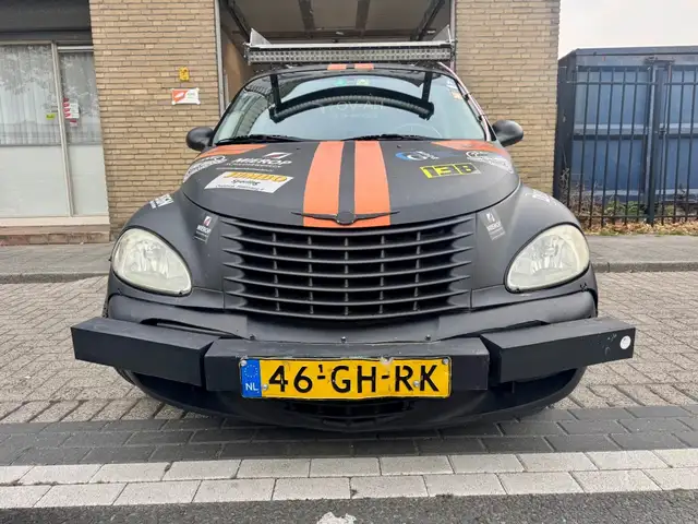 Chrysler PT Cruiser view 4