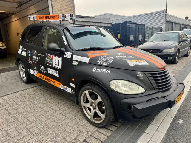 Chrysler PT Cruiser view 5