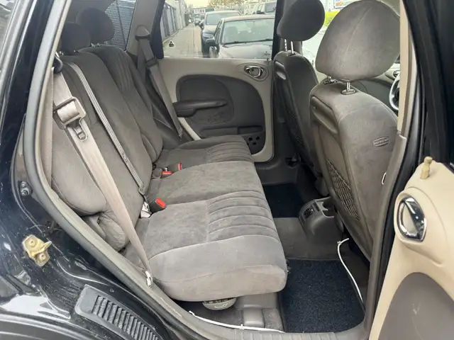Chrysler PT Cruiser view 11