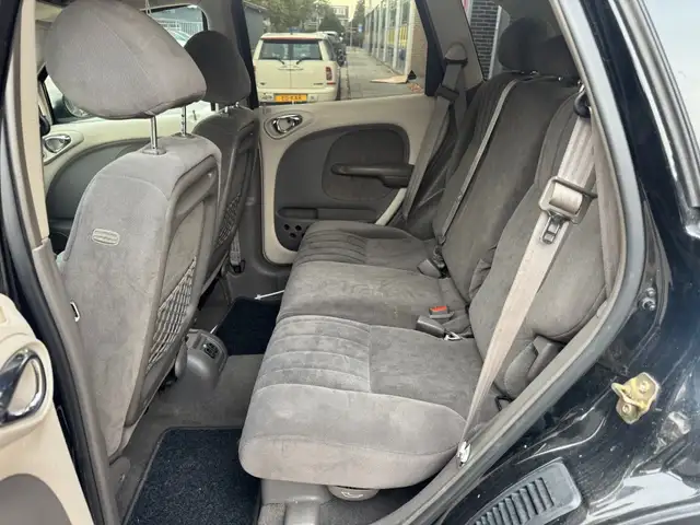 Chrysler PT Cruiser view 12