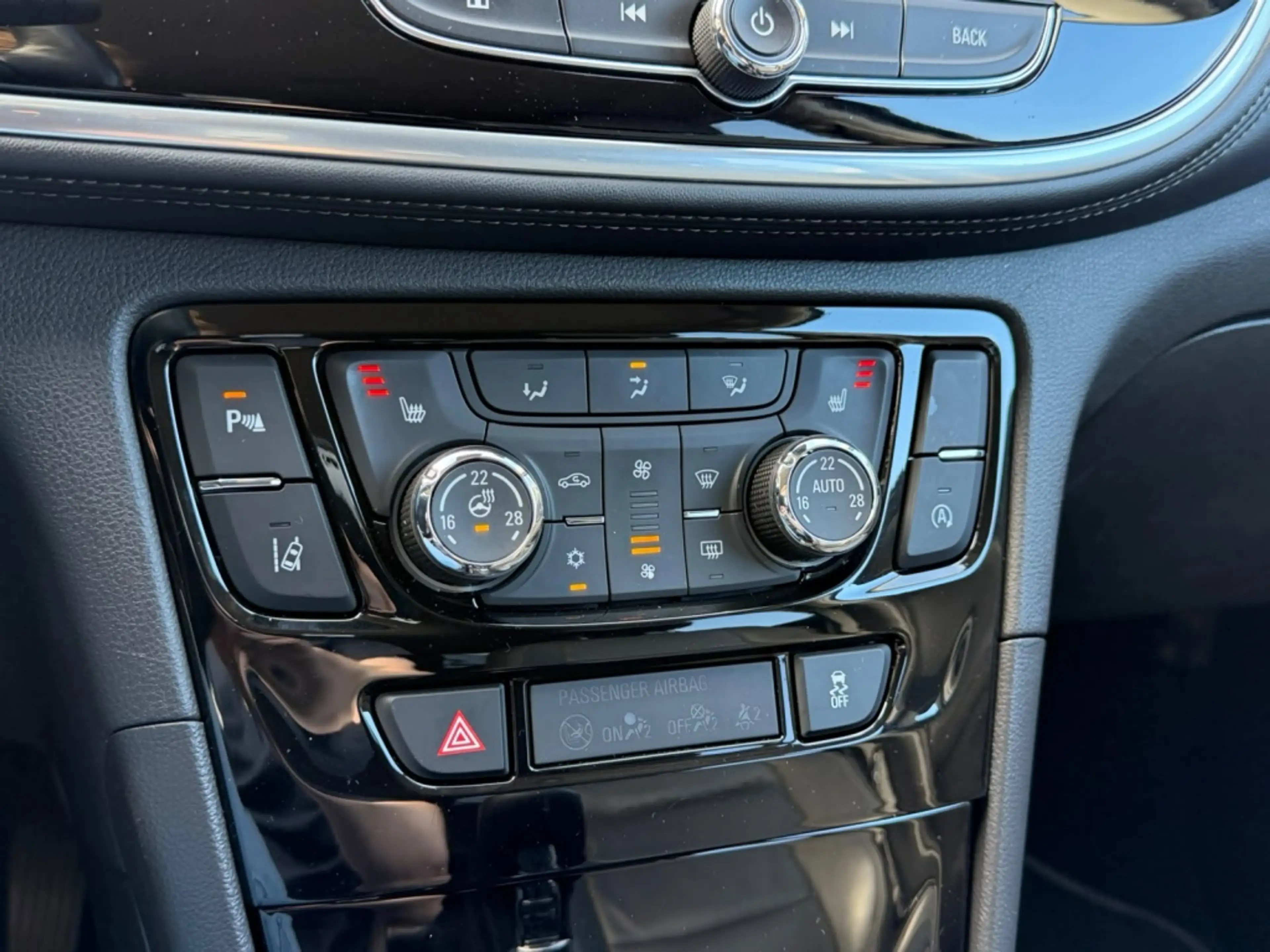 Opel Mokka X 1.4 Turbo Innovation | Trekhaak | All-season — photo 32