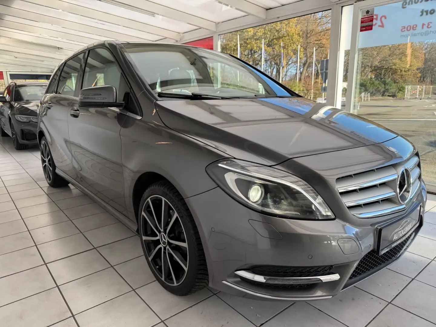 Mercedes-Benz B 200 Pano Navi Xenon 2.Hand GARANTIE Grau - 1
