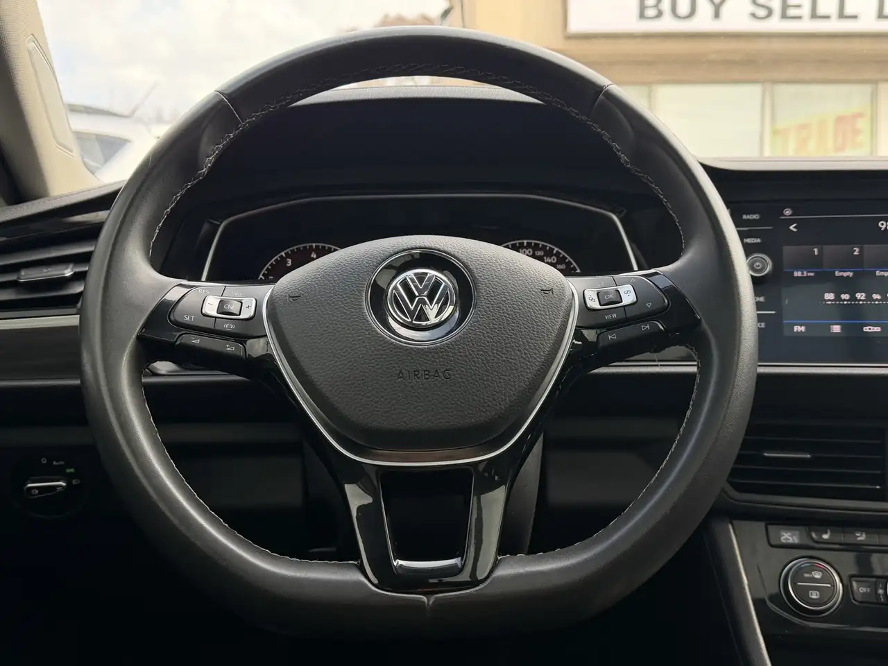 Volkswagen Jetta снимка Volkswagen Jetta