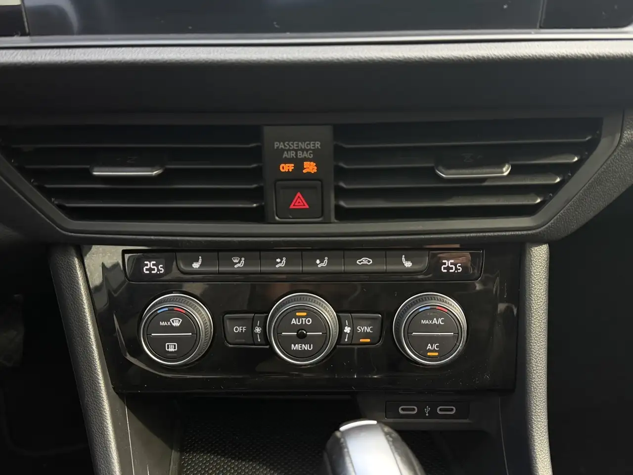 Volkswagen Jetta снимка Volkswagen Jetta