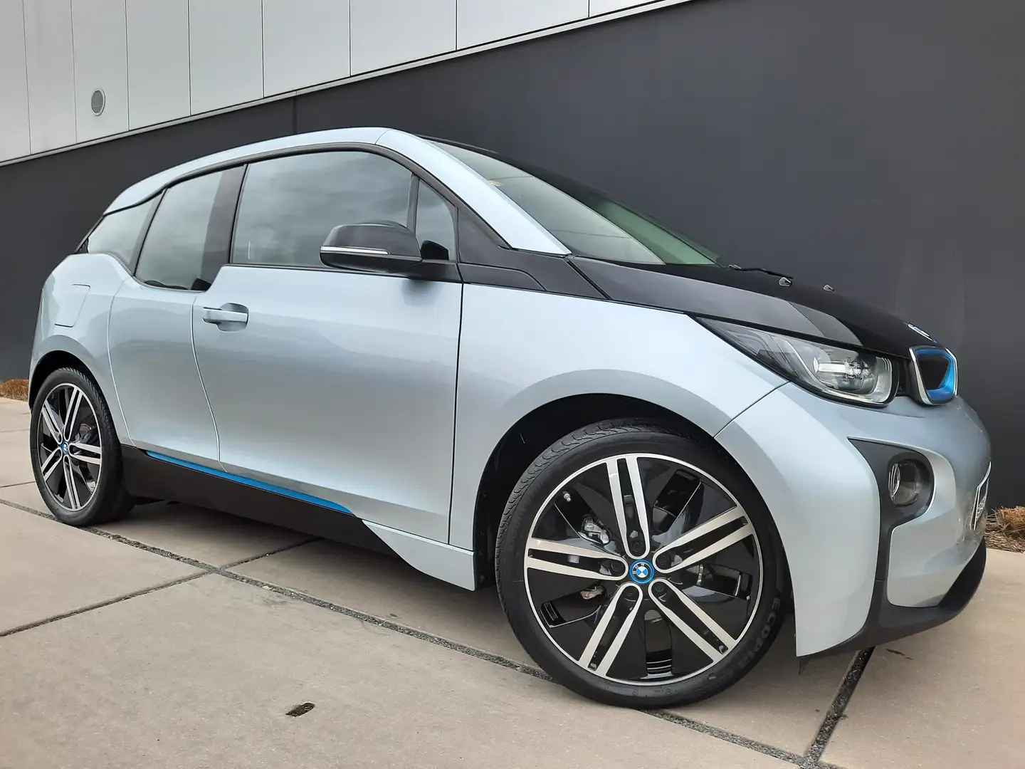 BMW i3 94Ah*LEDER*NAVI PROFF*19"ALU*WARMTEPOMP*LED* Argent - 1