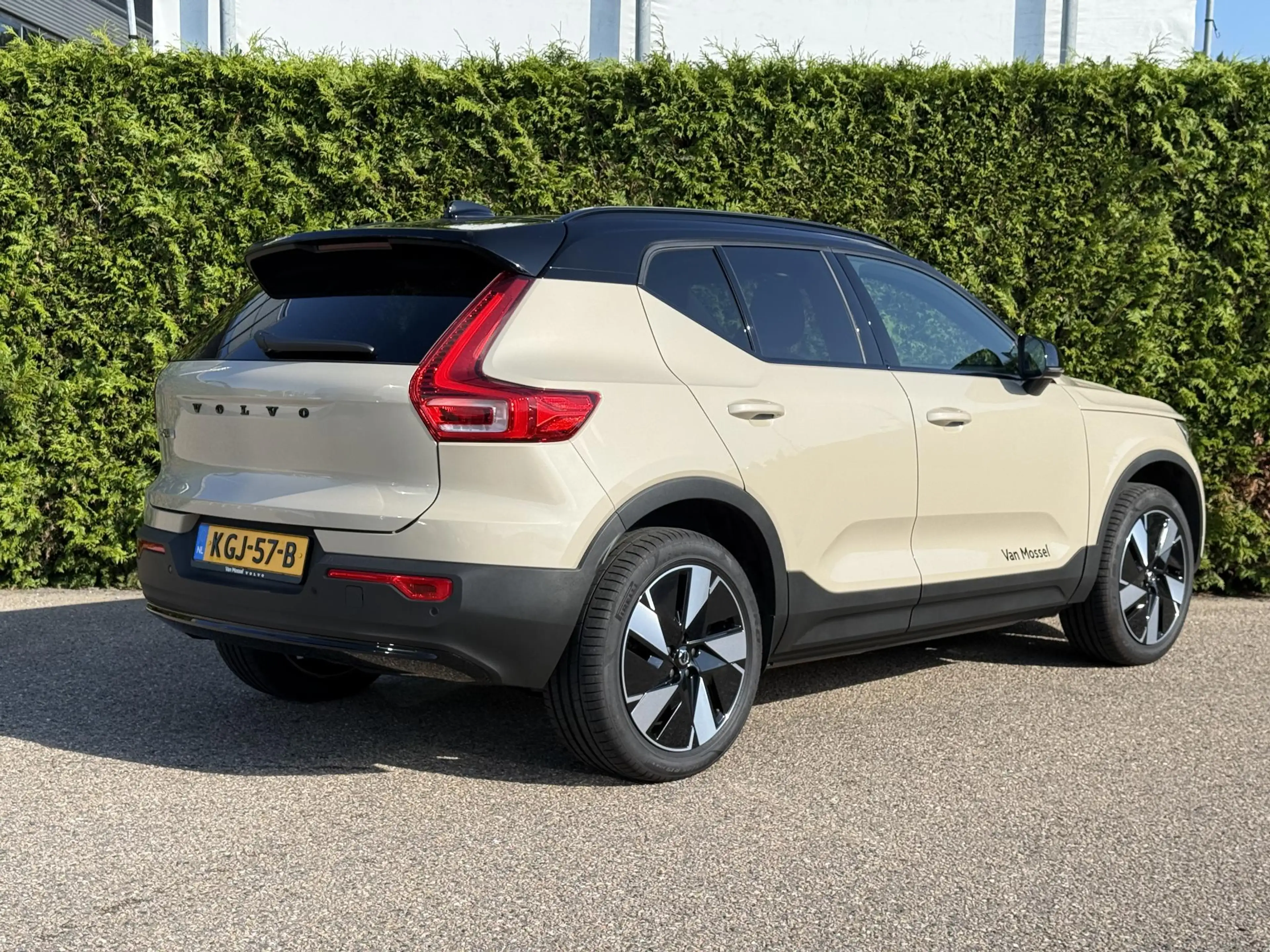 Volvo EX40 Single Motor Extended Range Plus Europa — photo 6