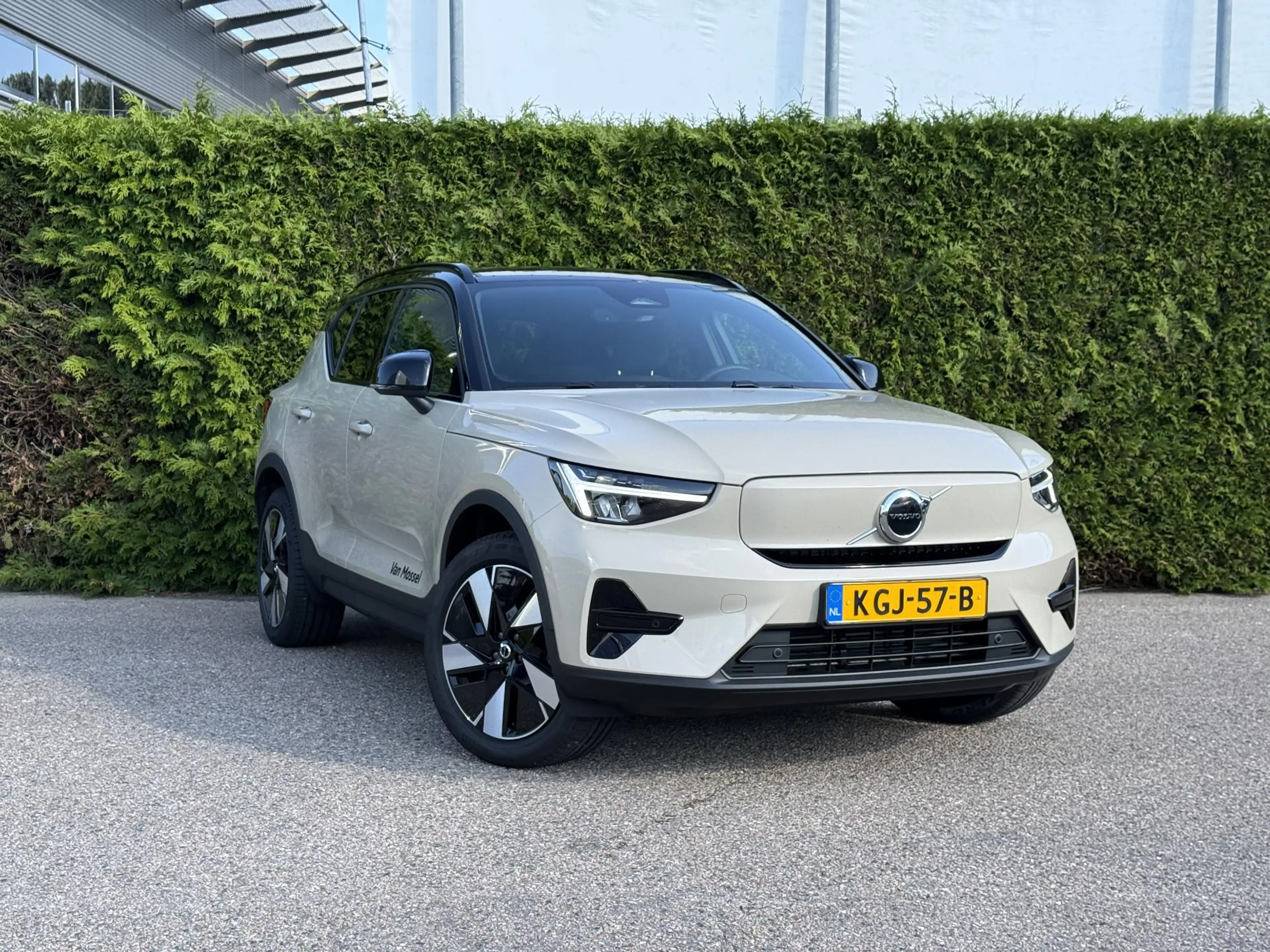 Volvo EX40 Single Motor Extended Range Plus Europa — photo 4
