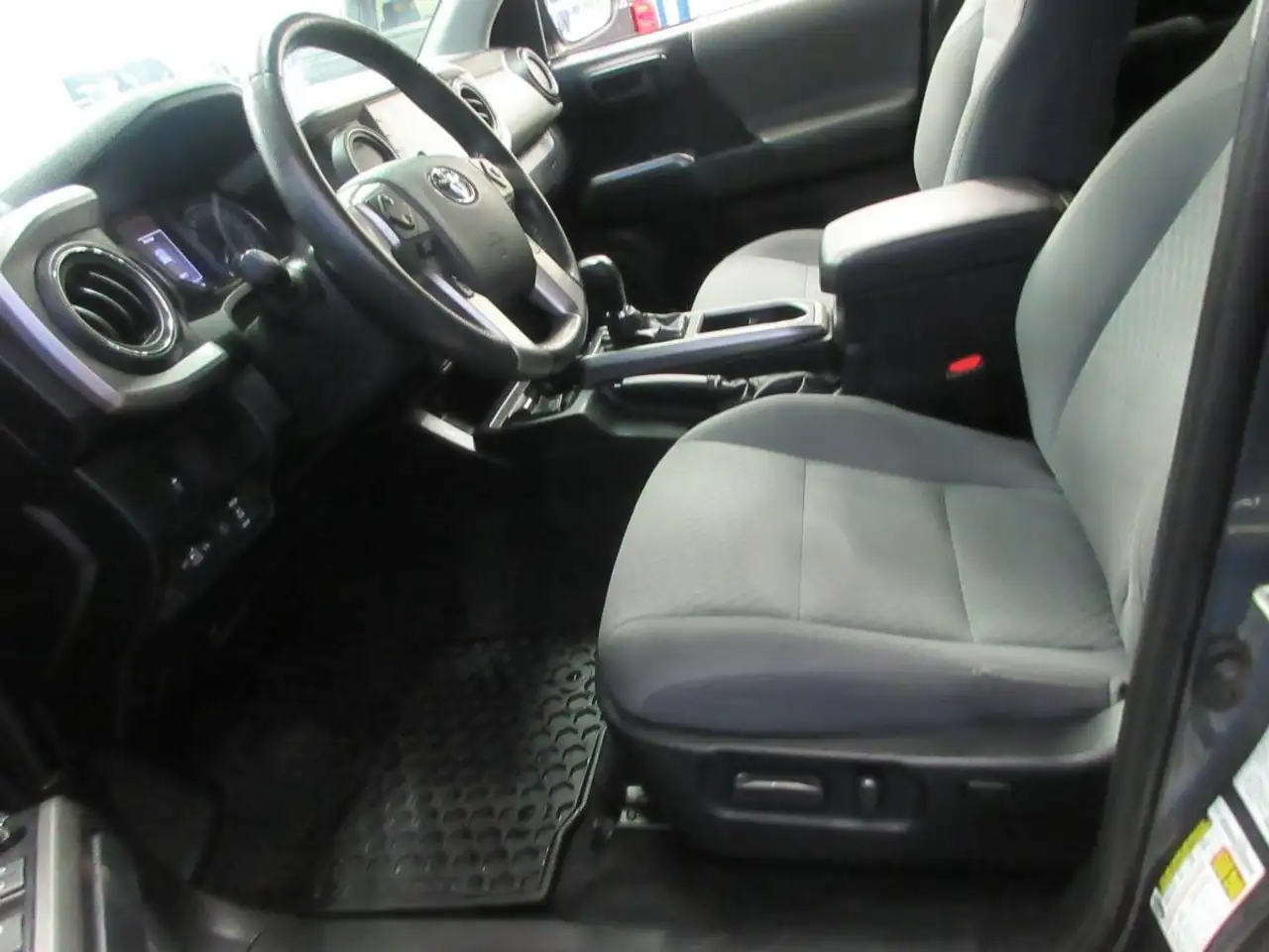 Toyota Tacoma снимка Toyota Tacoma