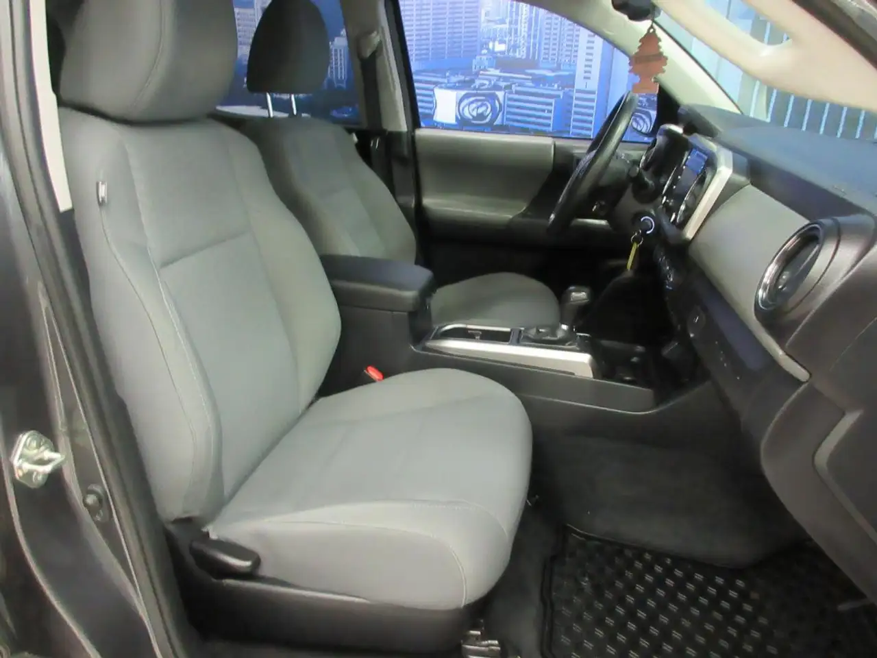 Toyota Tacoma снимка Toyota Tacoma