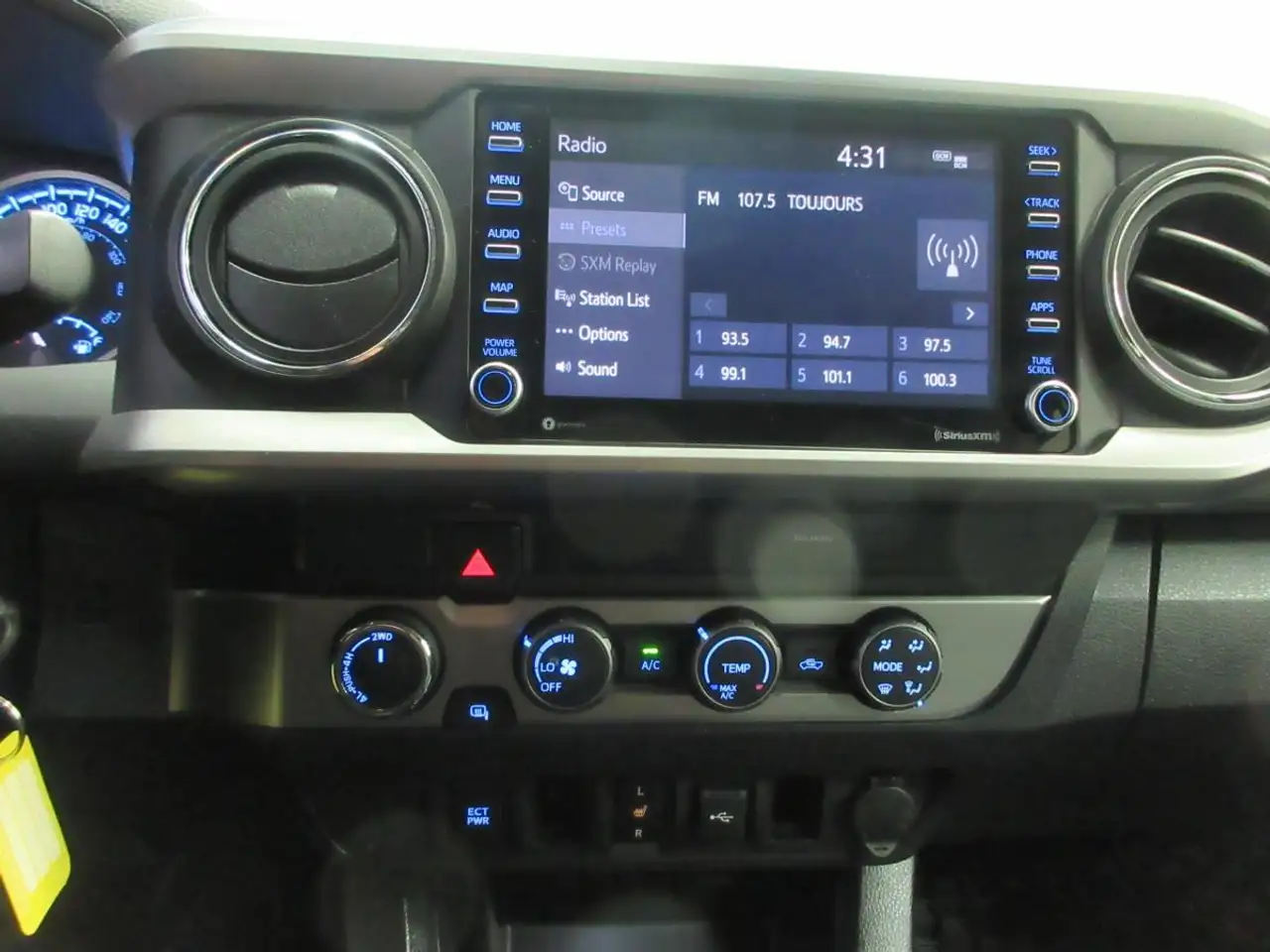 Toyota Tacoma снимка Toyota Tacoma