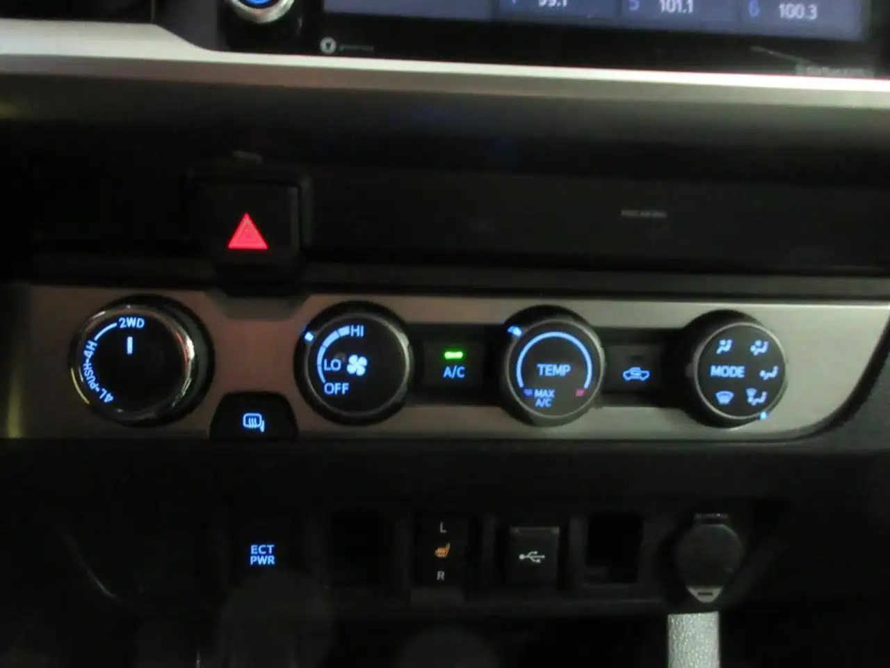 Toyota Tacoma снимка Toyota Tacoma