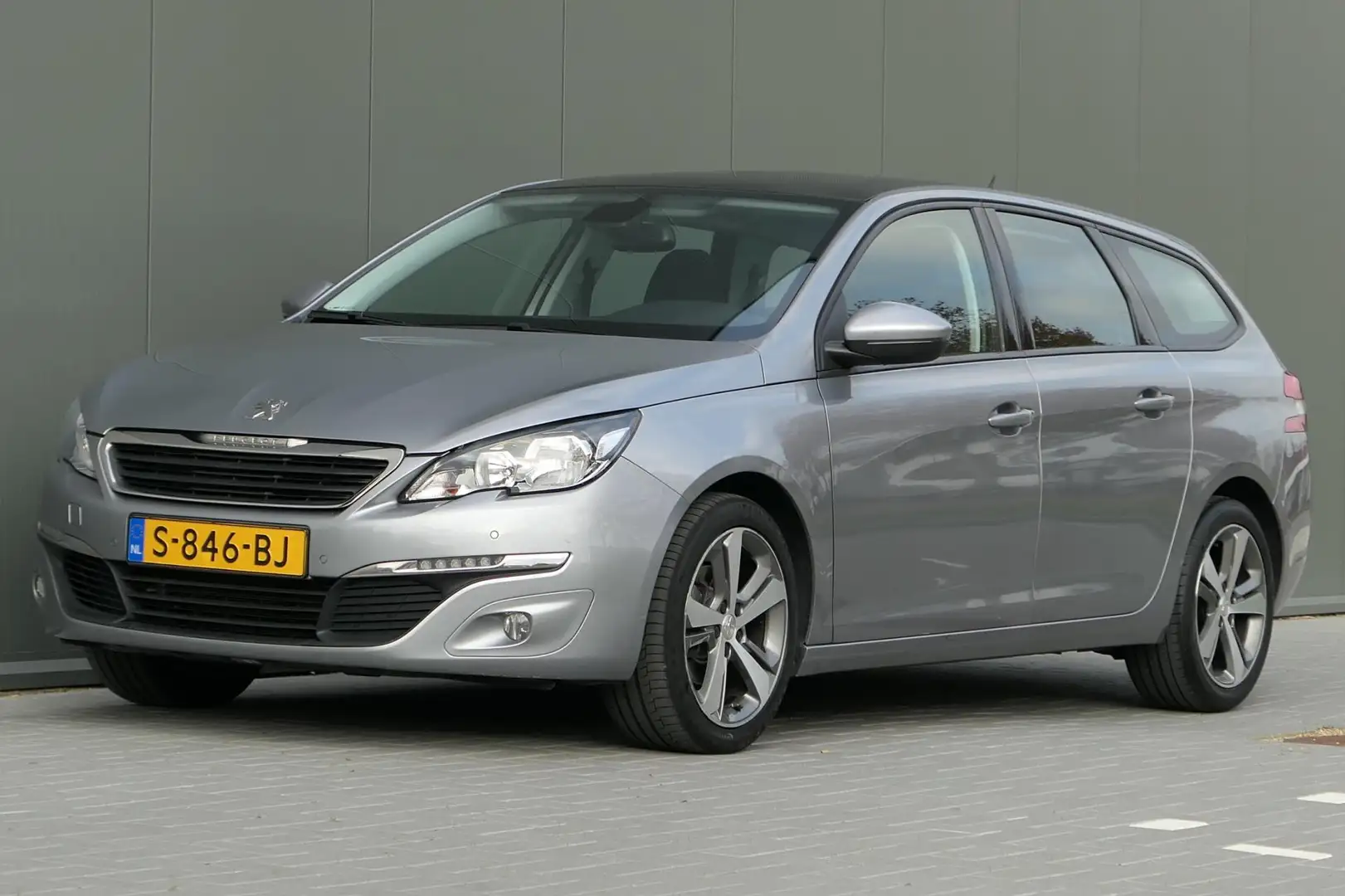 Peugeot 308 SW 1.2 PureTech Active Panorama Navi Stoelverwarmi Grijs - 1