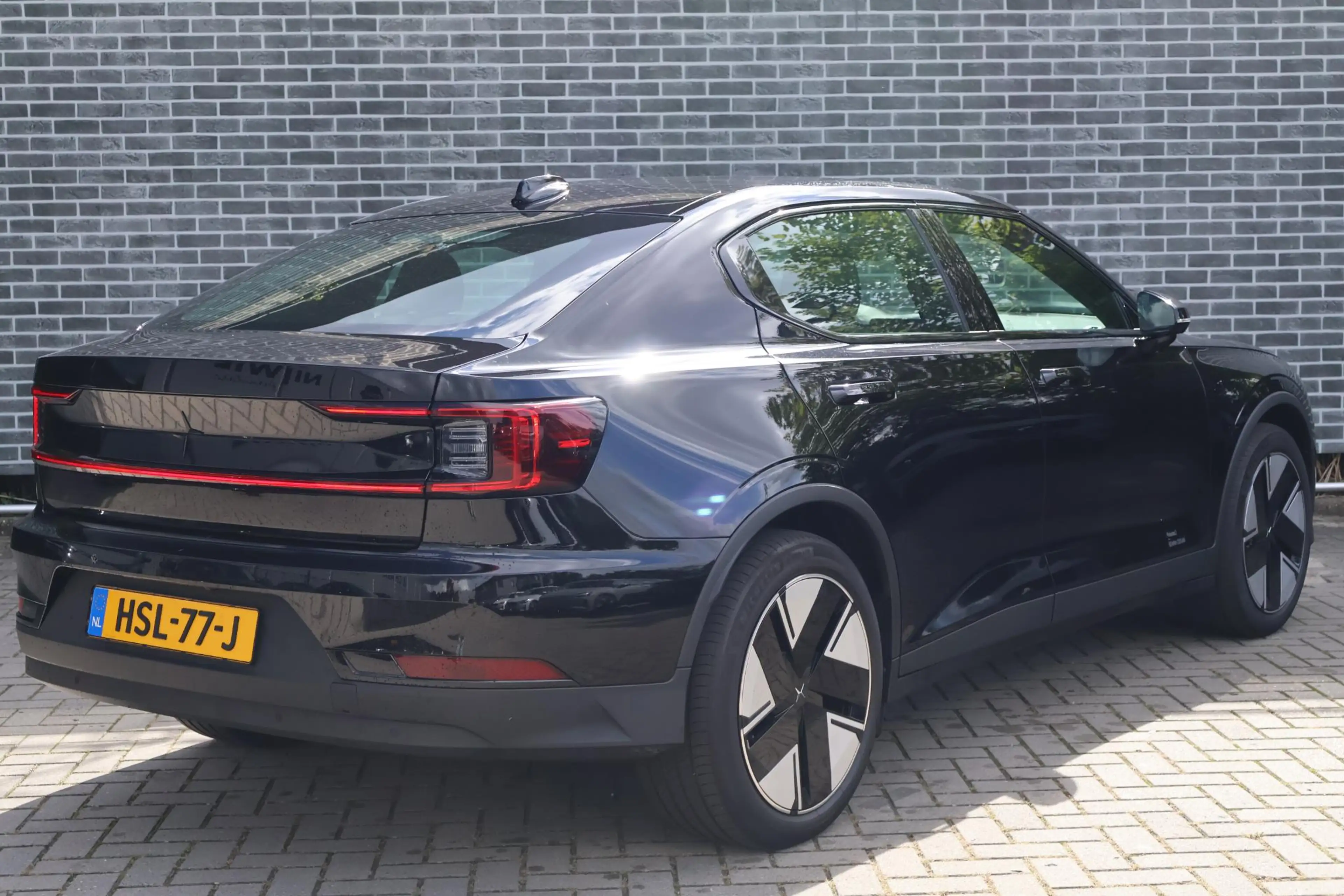 Polestar 2 Long Range Single Motor Plus 82 kWh — photo 3
