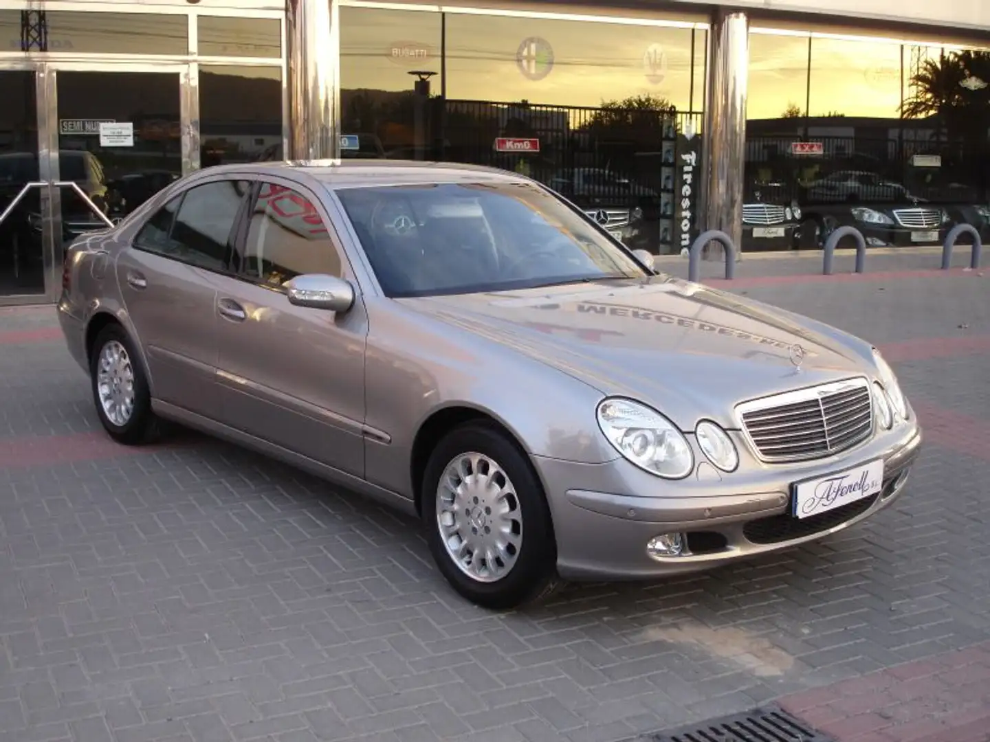 Mercedes-Benz MERCEDES-BENZ Clase E Berlina  Automático de 4 Pu Beige - 1