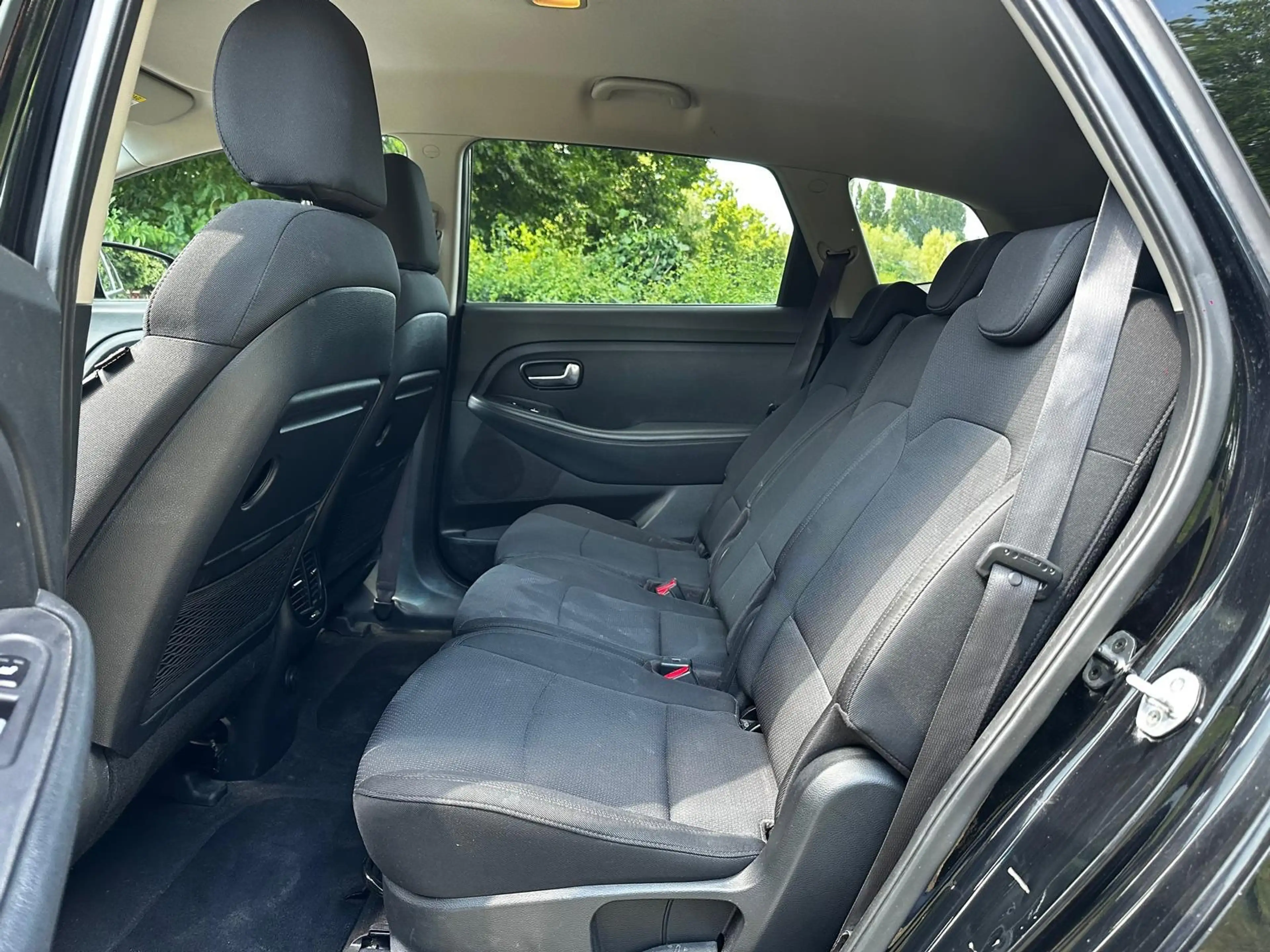 Kia Carens Carens 1.7 CRDi 115 ch 7 pl — photo 9