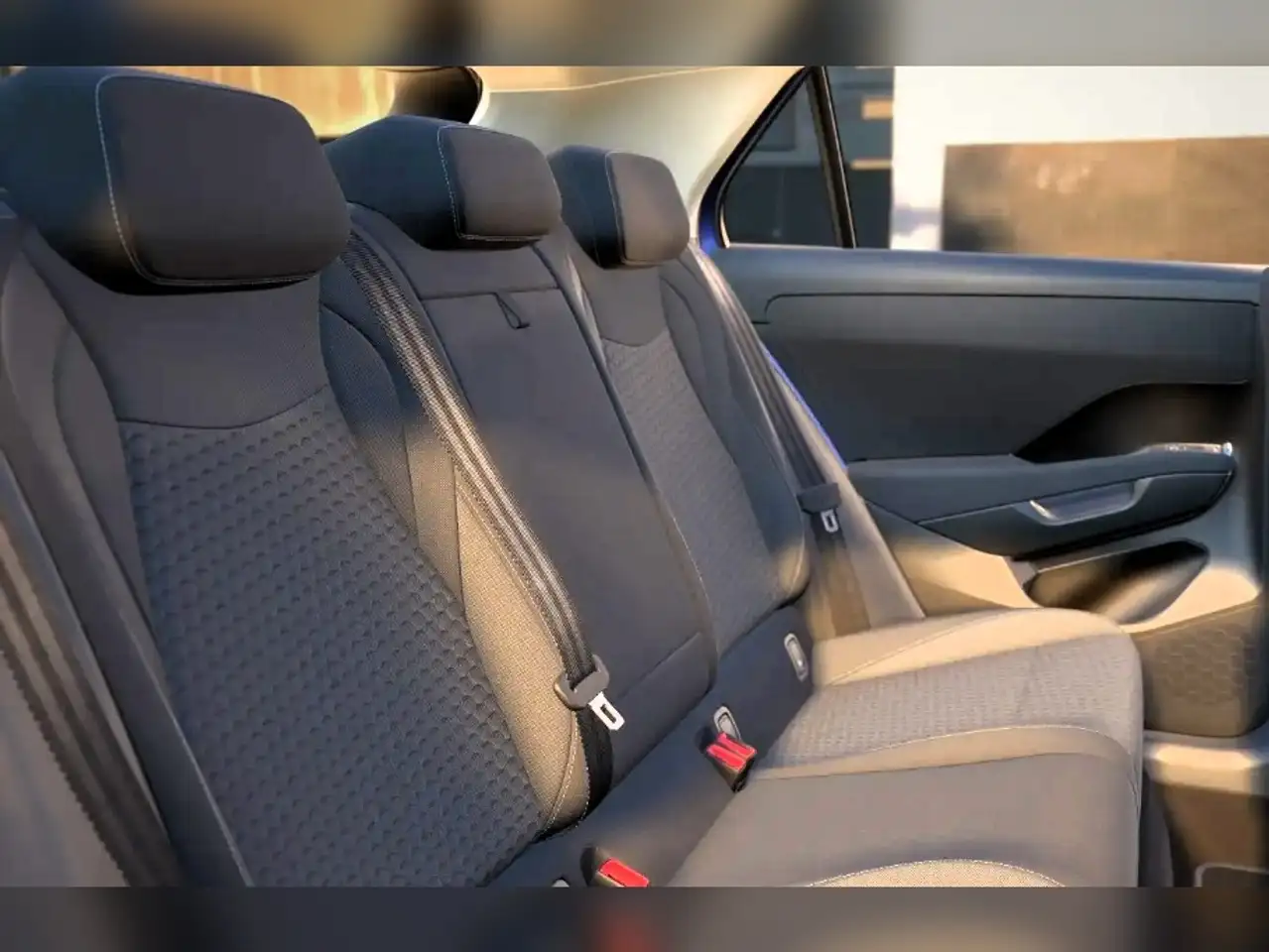Volkswagen T-Roc Life 1.5 l eTSI OPF 7-Gang-DSG 9