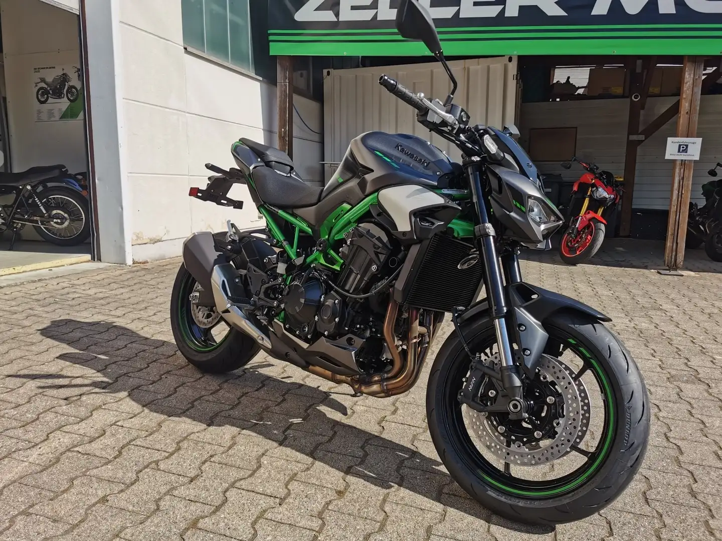 Kawasaki Z 900 NEUFAHRZEUG 2025 Zwart - 1