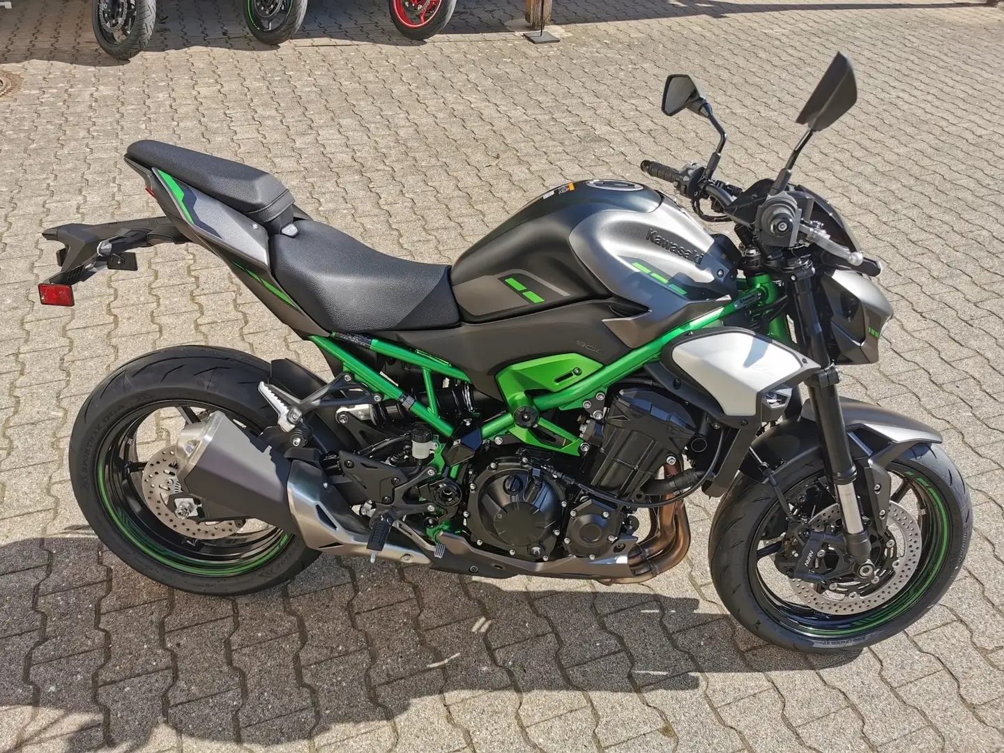 Kawasaki Z 900 NEUFAHRZEUG 2025 Zwart - 2