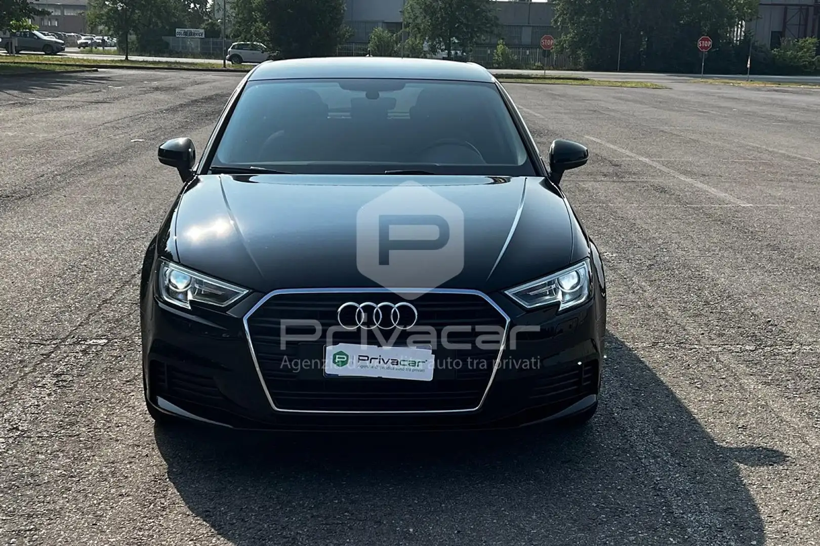 Audi A3 A3 1.6 TDI S tronic Business Zwart - 2