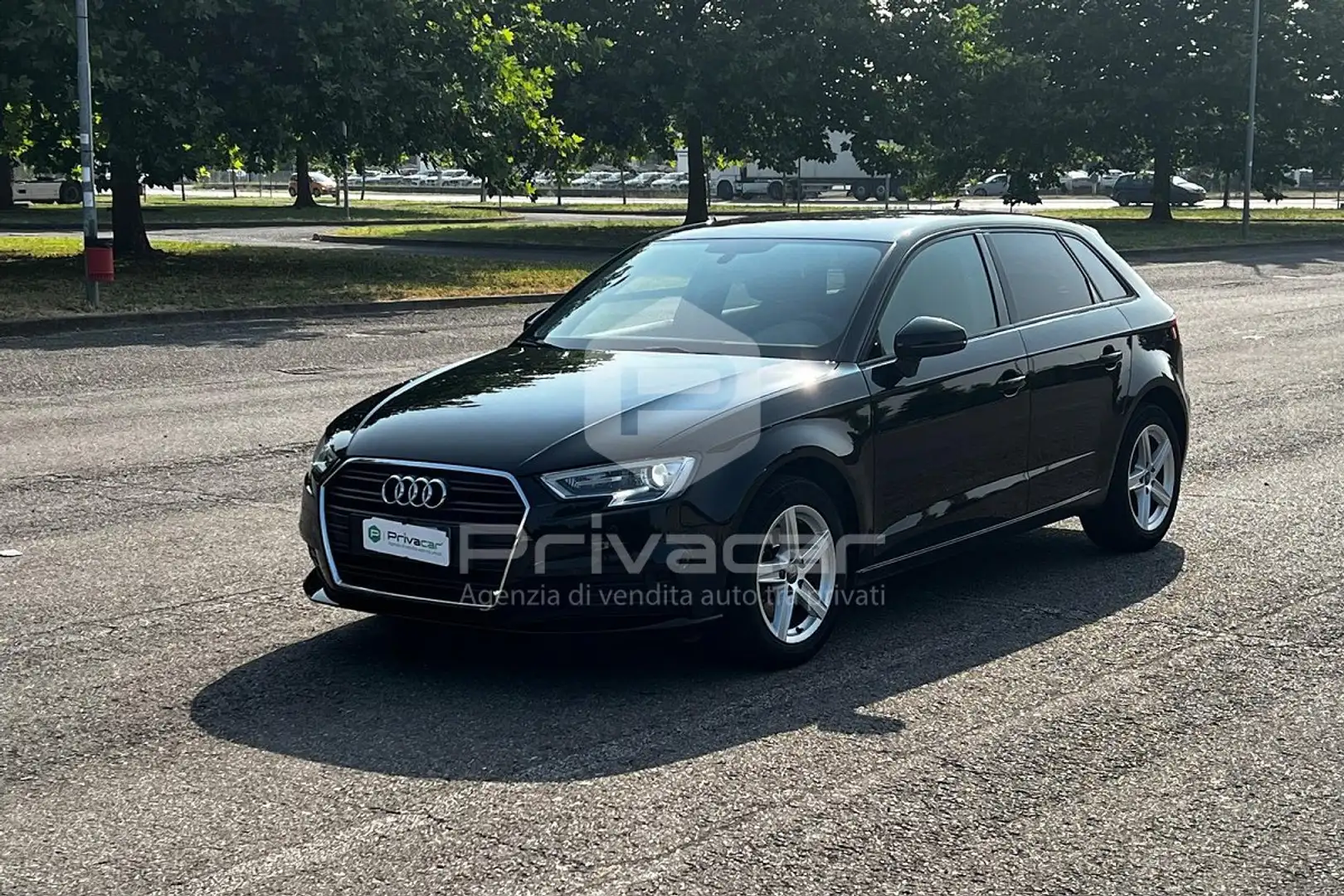 Audi A3 A3 1.6 TDI S tronic Business Zwart - 1