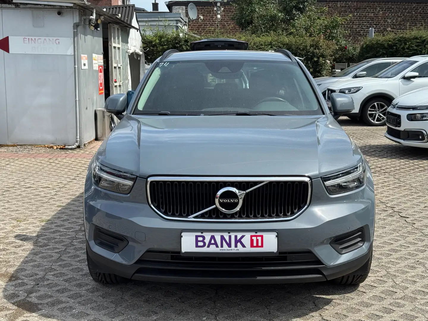 Volvo XC40 Momentum Core 2WD Grau - 2