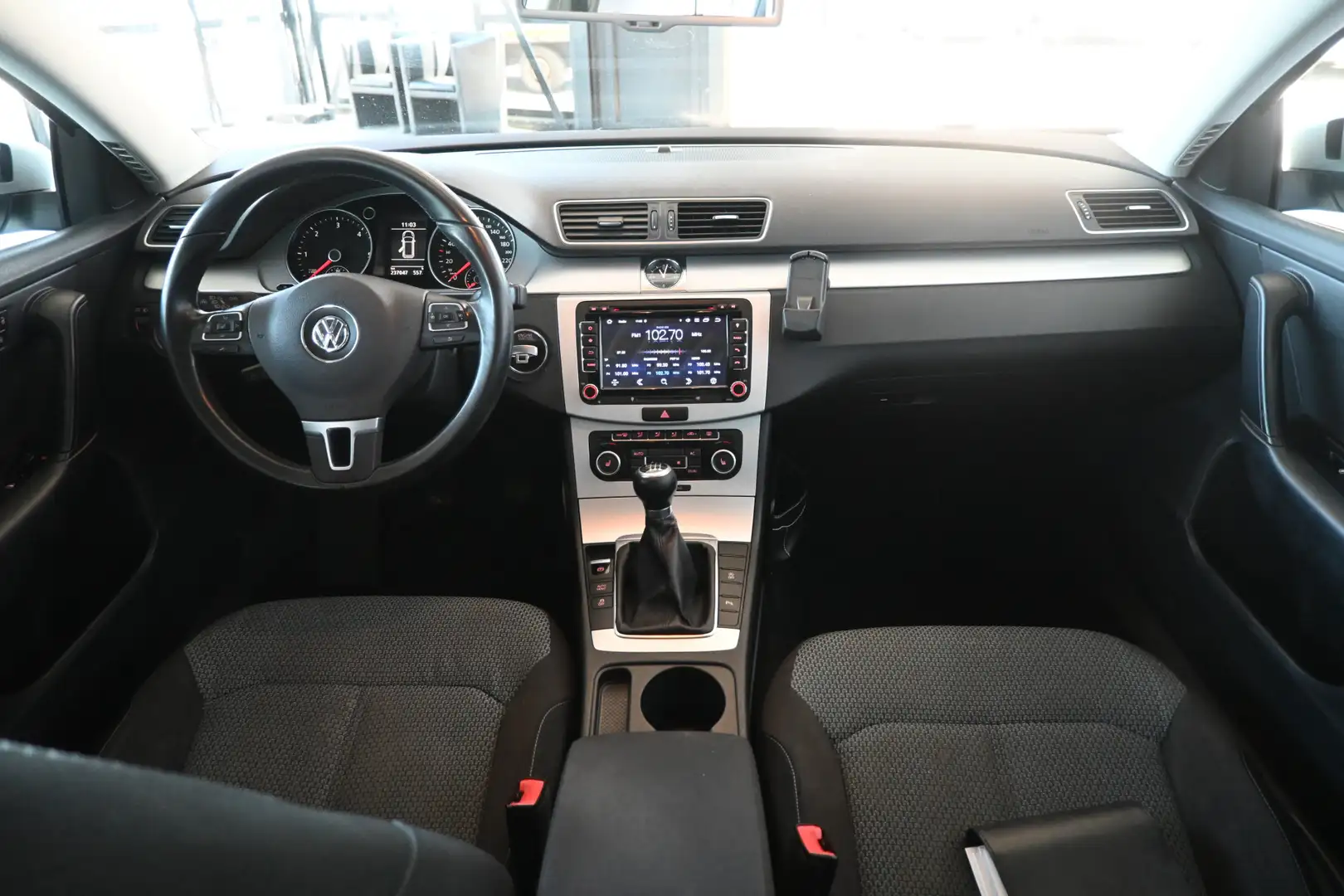 Volkswagen Passat Variant 1.6 TDI BlueMotion Clima Navigatie Panoramadak Rij Grijs - 2