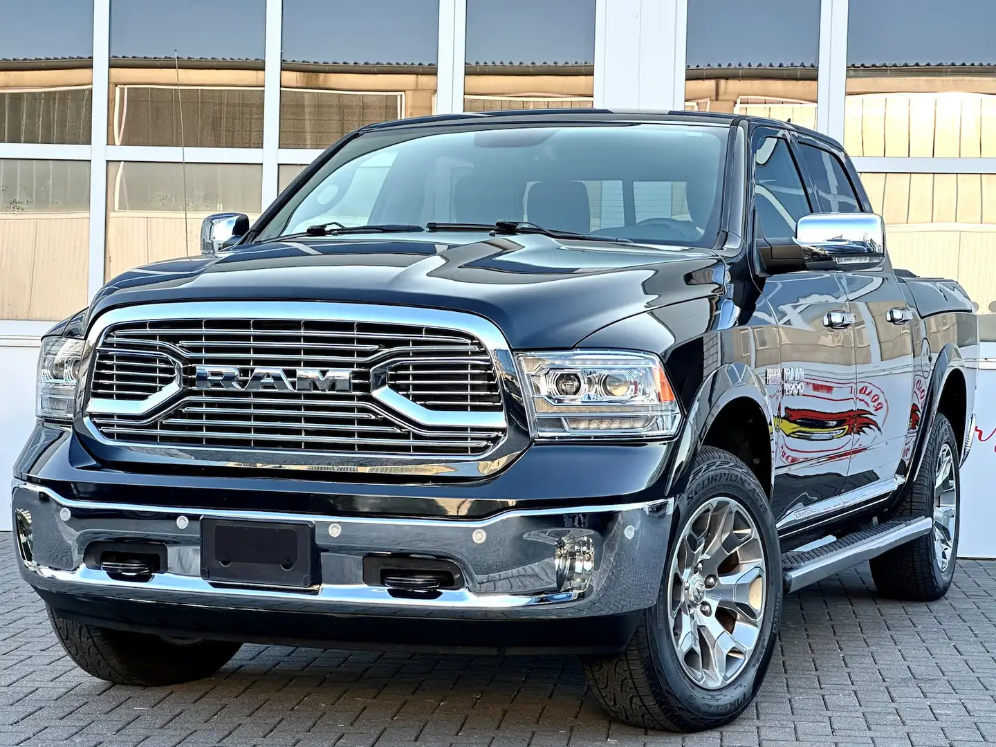 Dodge RAM 1500 Limited 5,7L 4x4 Leder Rambox Luftf PDC Schwarz - 1