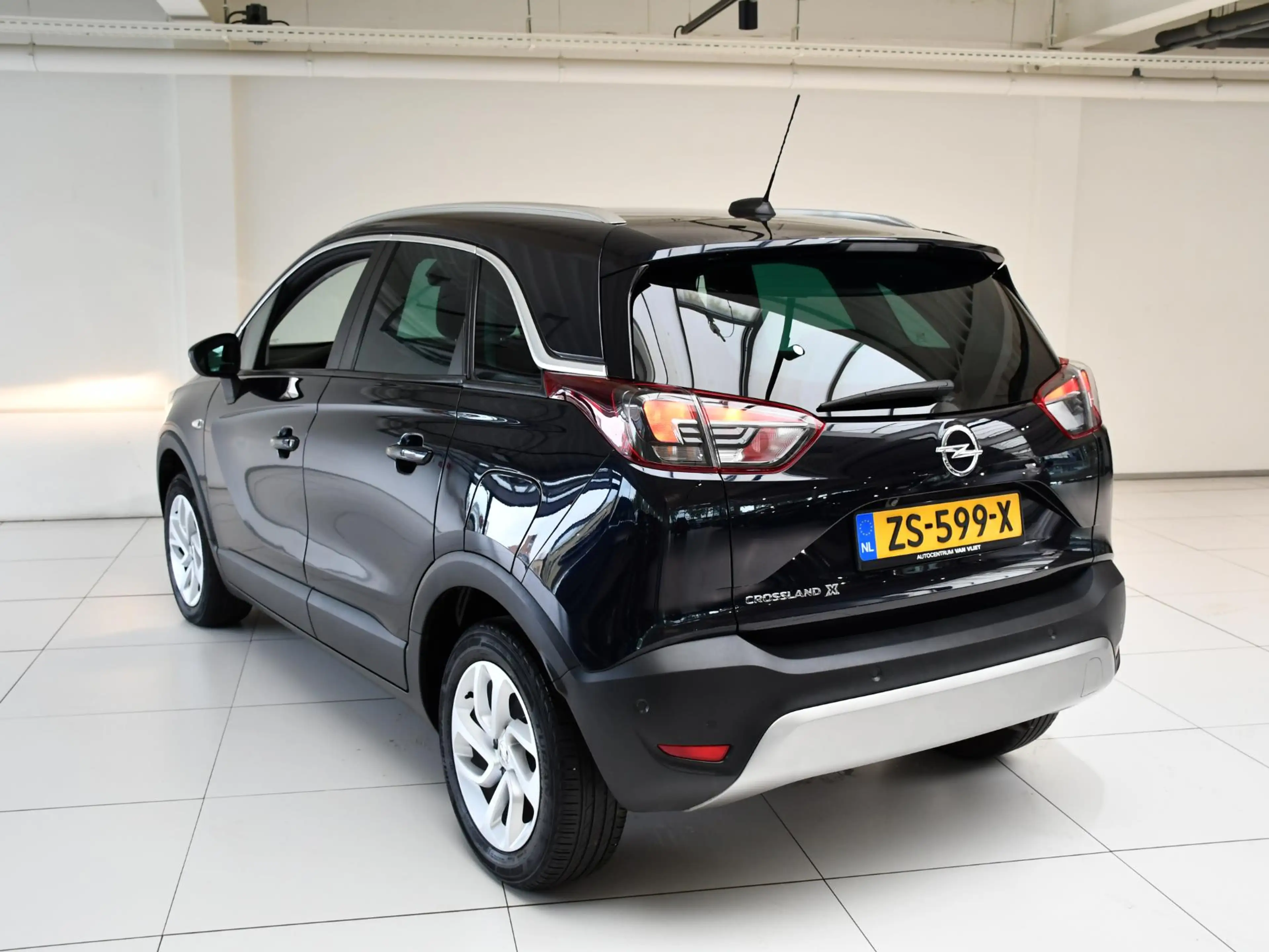 Opel Crossland X 1.2 Turbo Innovation . — photo 2