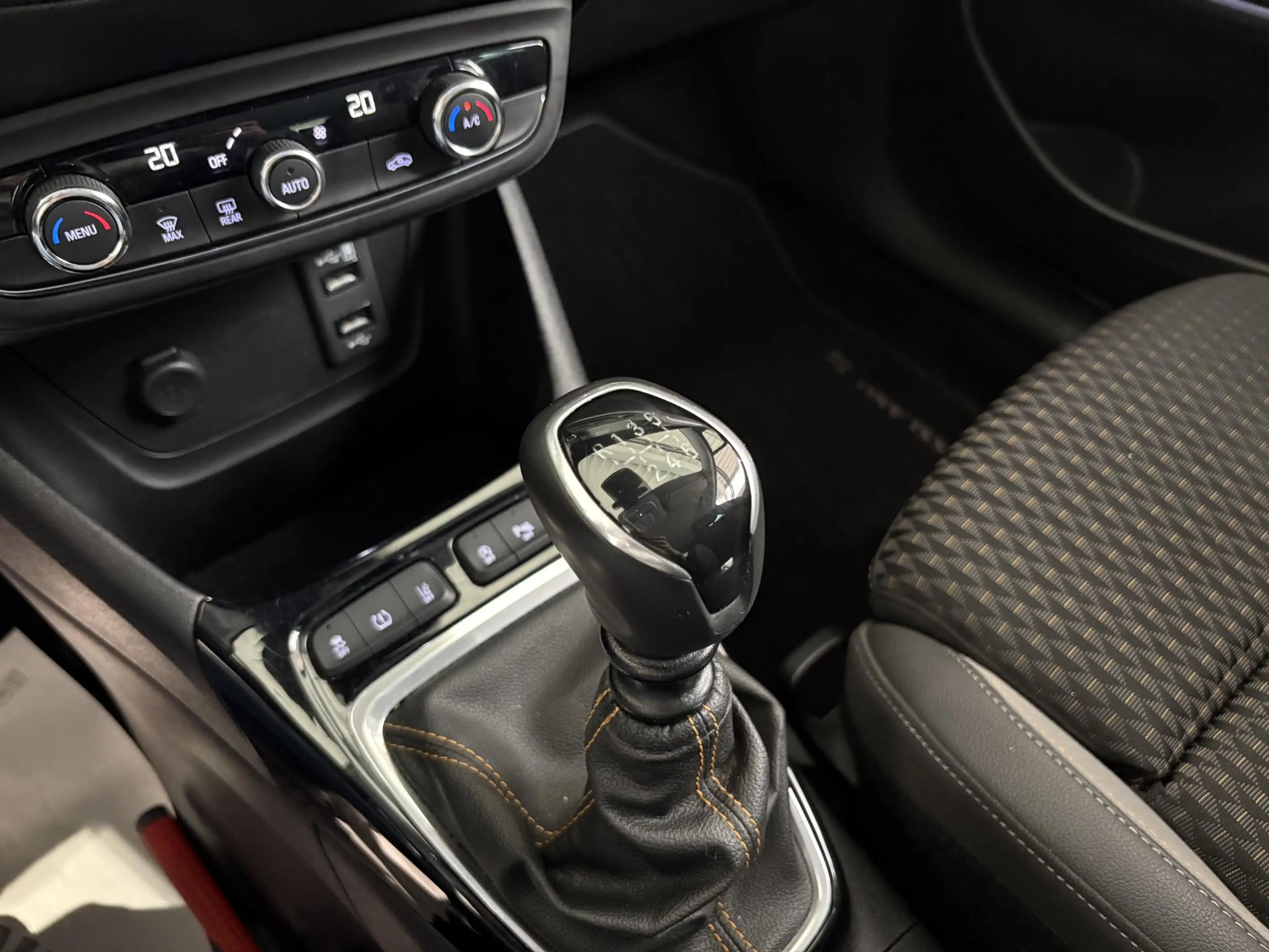 Opel Crossland X 1.2 Turbo Innovation . — photo 15